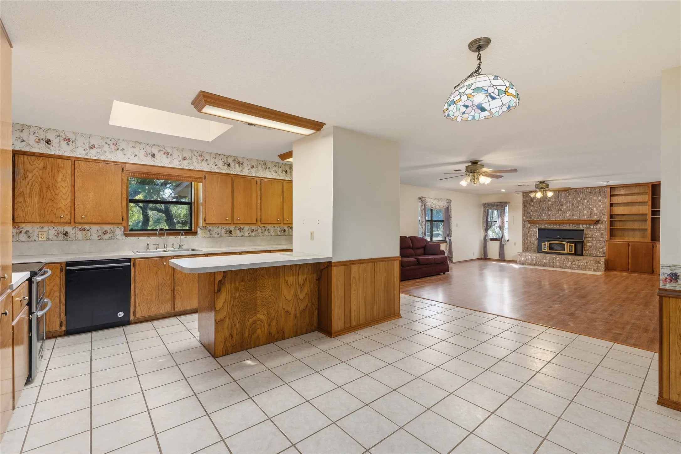 Single Family Residence For Sale in Brown County , 4306 FM 3021, Brownwood, Texas 76801, 5 Bedroom, 3 Bathroom, 2 Garage spaces, 2,549 Sqft, built in 1992, mls#21404785, Real Estate Agent in Brownwood, Homes For Sale in Brown county, Homes For Sale in Brownwood, Realtor in Brownwood Texas, Real Estate Brokerage Independent Realty Texas, Luminita Cordes Realtor