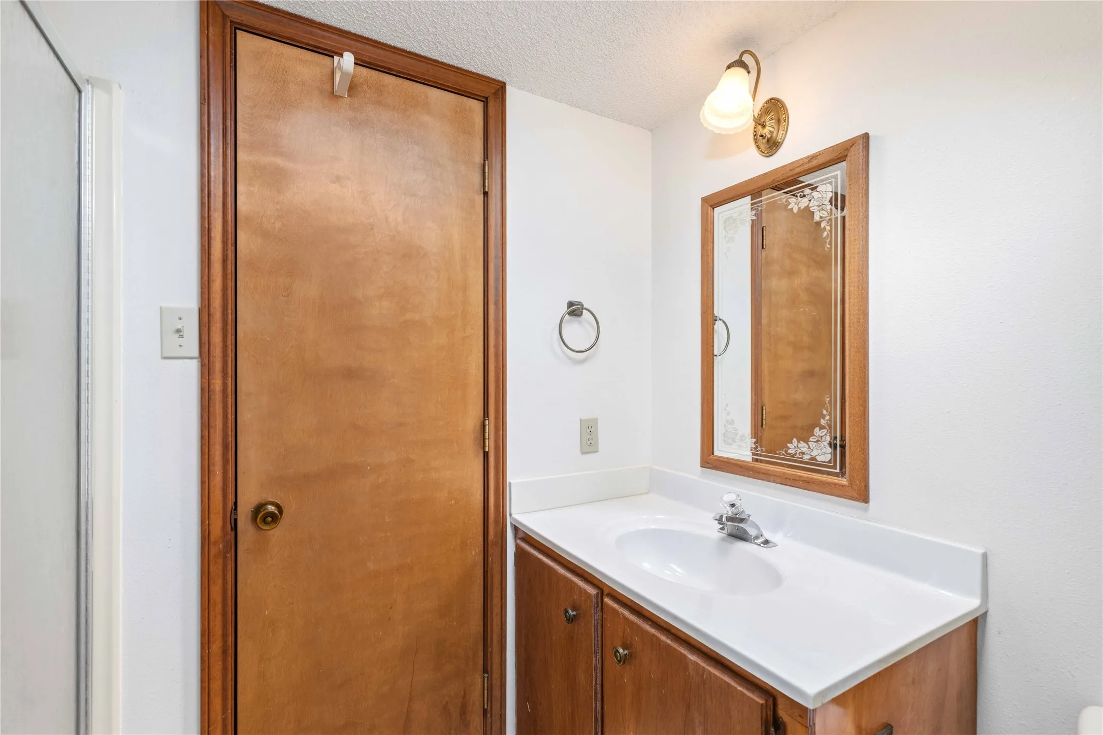 Single Family Residence For Sale in Brown County , 4306 FM 3021, Brownwood, Texas 76801, 5 Bedroom, 3 Bathroom, 2 Garage spaces, 2,549 Sqft, built in 1992, mls#21404785, Real Estate Agent in Brownwood, Homes For Sale in Brown county, Homes For Sale in Brownwood, Realtor in Brownwood Texas, Real Estate Brokerage Independent Realty Texas, Luminita Cordes Realtor