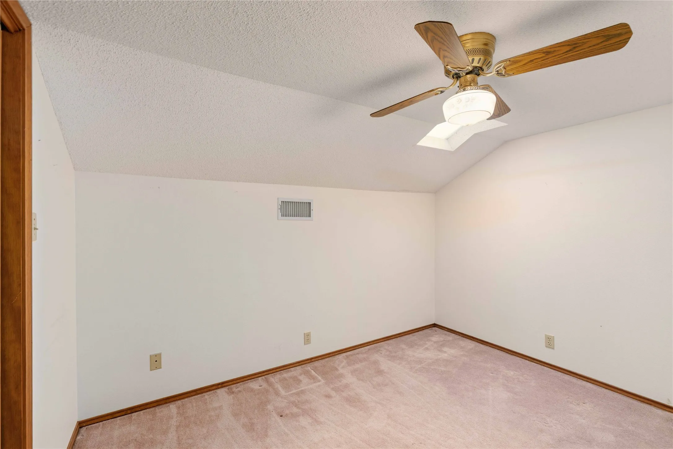 Single Family Residence For Sale in Brown County , 4306 FM 3021, Brownwood, Texas 76801, 5 Bedroom, 3 Bathroom, 2 Garage spaces, 2,549 Sqft, built in 1992, mls#21404785, Real Estate Agent in Brownwood, Homes For Sale in Brown county, Homes For Sale in Brownwood, Realtor in Brownwood Texas, Real Estate Brokerage Independent Realty Texas, Luminita Cordes Realtor