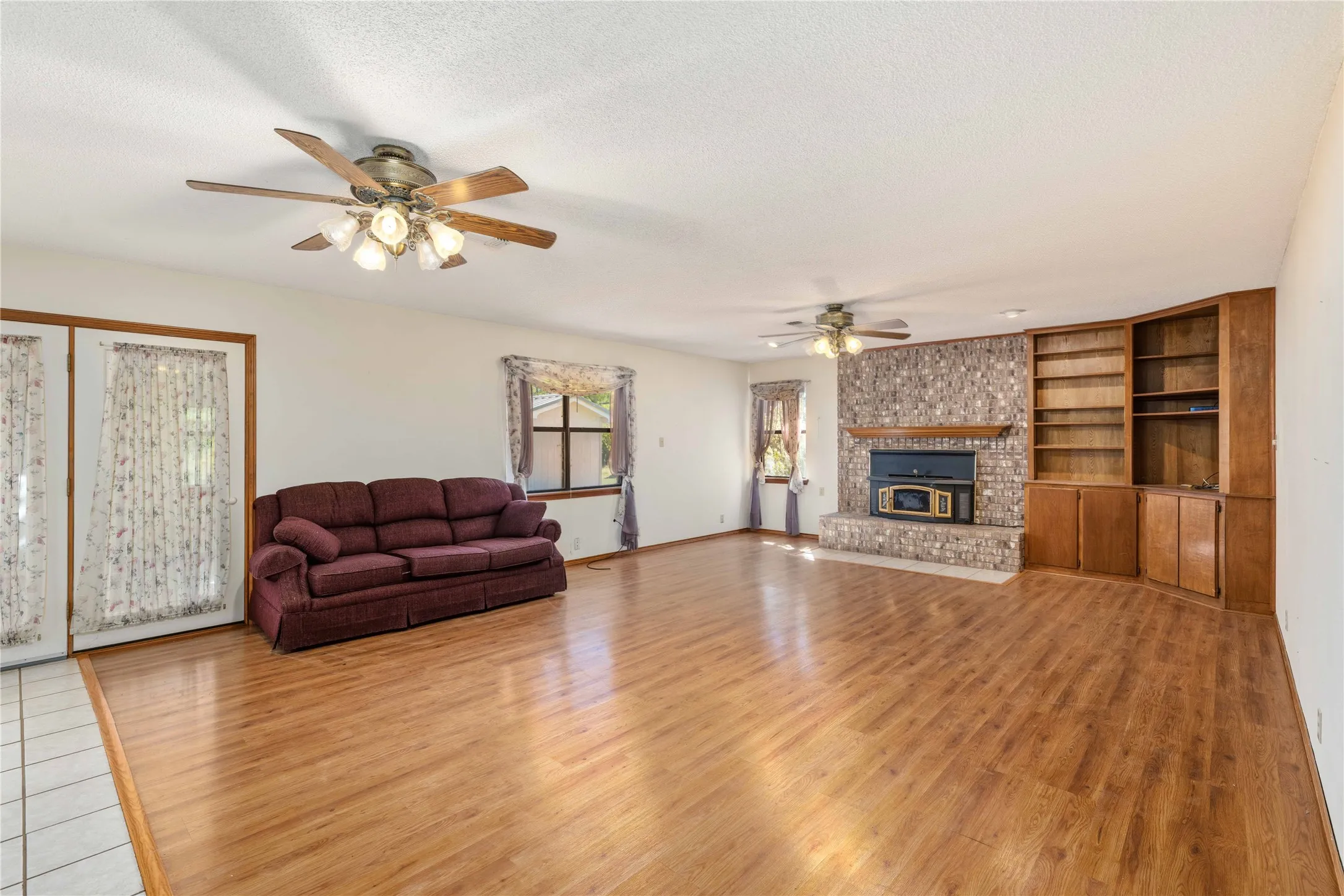 Single Family Residence For Sale in Brown County , 4306 FM 3021, Brownwood, Texas 76801, 5 Bedroom, 3 Bathroom, 2 Garage spaces, 2,549 Sqft, built in 1992, mls#21404785, Real Estate Agent in Brownwood, Homes For Sale in Brown county, Homes For Sale in Brownwood, Realtor in Brownwood Texas, Real Estate Brokerage Independent Realty Texas, Luminita Cordes Realtor