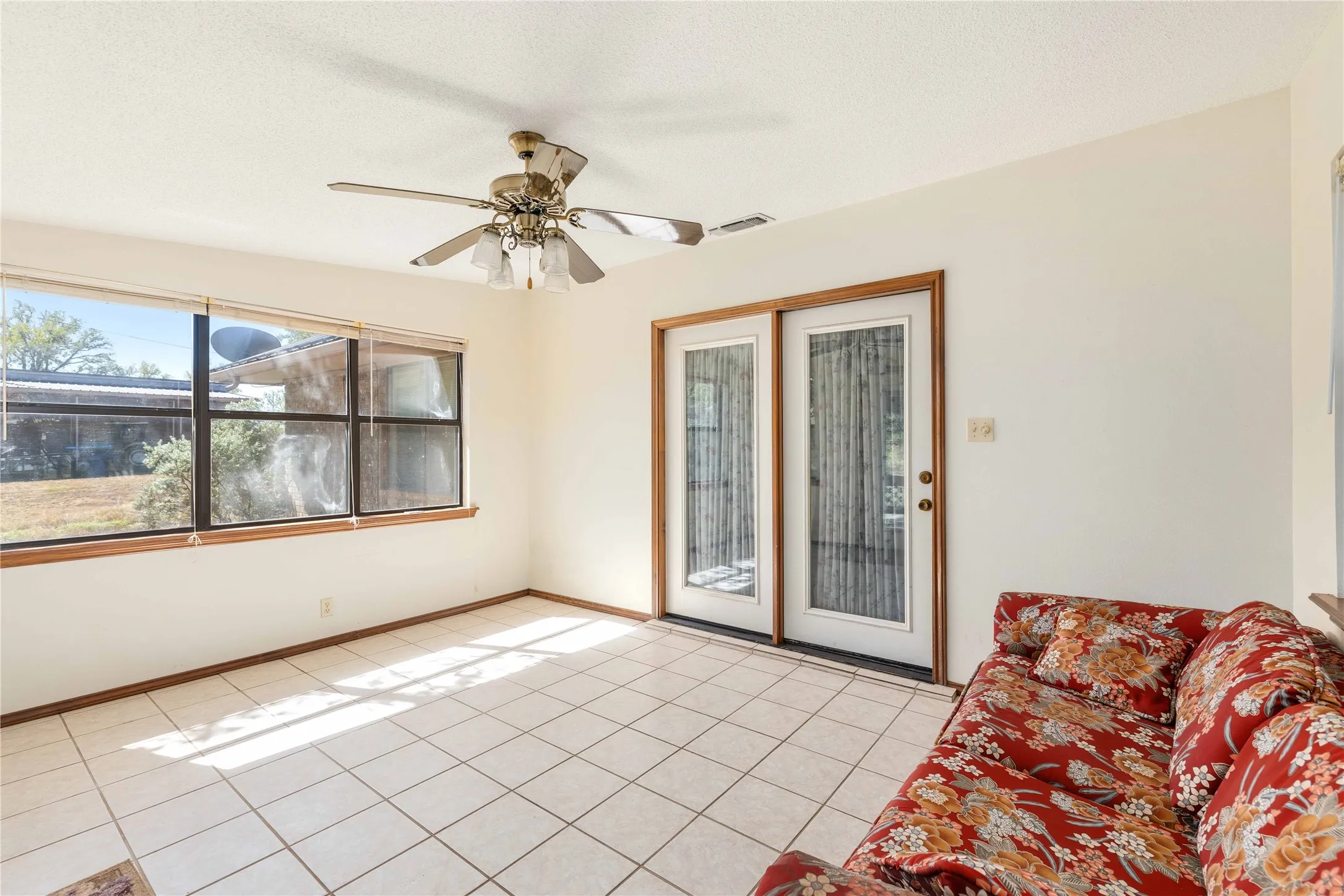 Single Family Residence For Sale in Brown County , 4306 FM 3021, Brownwood, Texas 76801, 5 Bedroom, 3 Bathroom, 2 Garage spaces, 2,549 Sqft, built in 1992, mls#21404785, Real Estate Agent in Brownwood, Homes For Sale in Brown county, Homes For Sale in Brownwood, Realtor in Brownwood Texas, Real Estate Brokerage Independent Realty Texas, Luminita Cordes Realtor