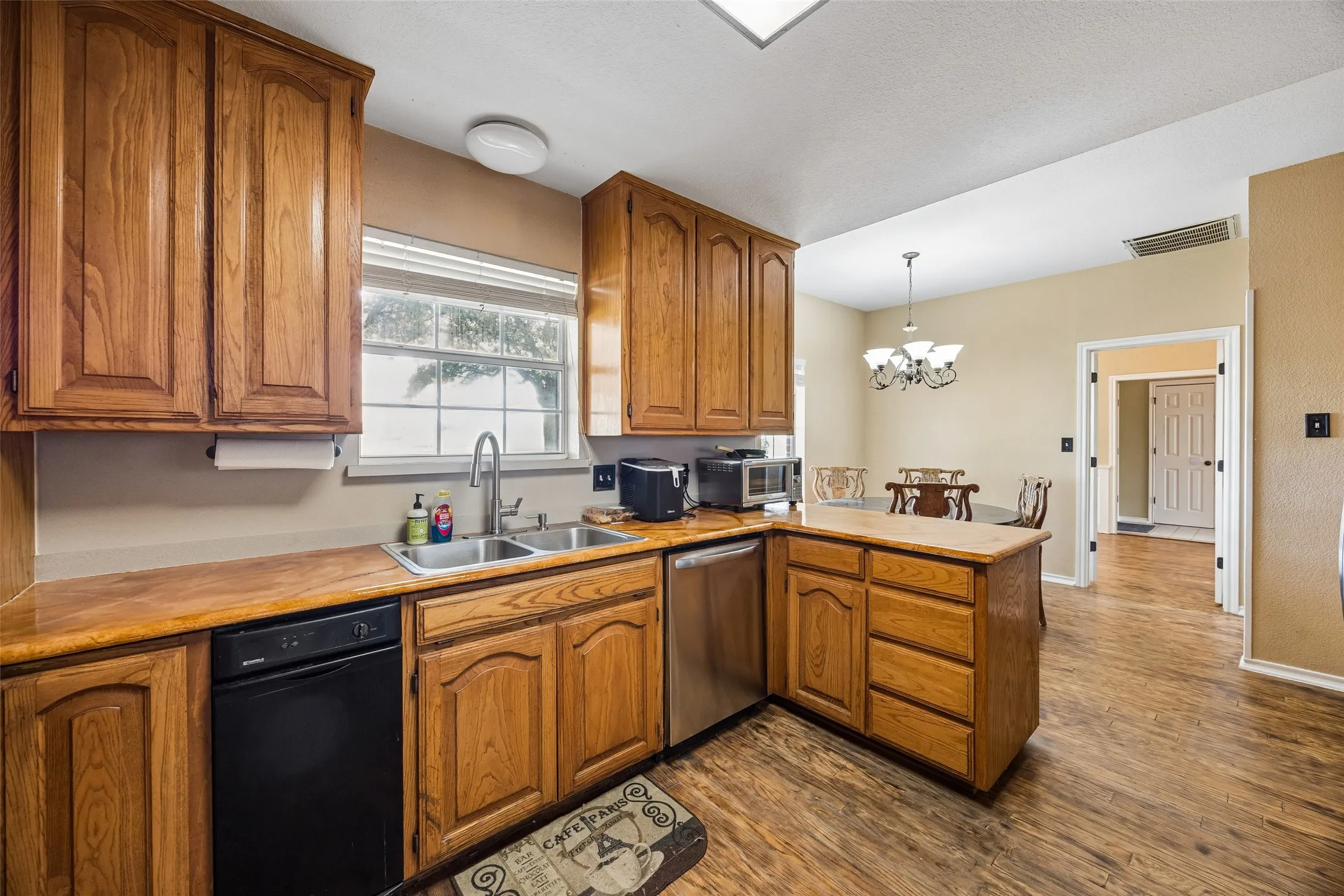 Farm For Sale in Johnson County , 14529 County Road 511, Venus, Texas 76084, 3 Bedroom, 3 Bathroom, 2 Garage spaces, 2,760 Sqft, built in 1996, mls#21406047, Real Estate Agent in Venus, Homes For Sale in Johnson county, Homes For Sale in Venus, Realtor in Venus Texas, Real Estate Brokerage Independent Realty Texas, Luminita Cordes Realtor