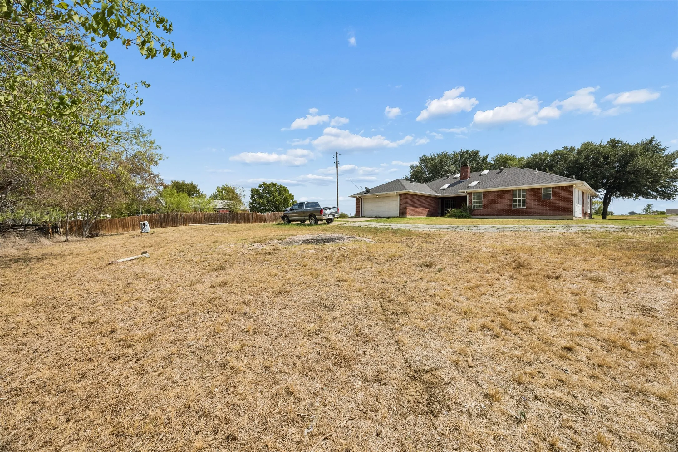 Farm For Sale in Johnson County , 14529 County Road 511, Venus, Texas 76084, 3 Bedroom, 3 Bathroom, 2 Garage spaces, 2,760 Sqft, built in 1996, mls#21406047, Real Estate Agent in Venus, Homes For Sale in Johnson county, Homes For Sale in Venus, Realtor in Venus Texas, Real Estate Brokerage Independent Realty Texas, Luminita Cordes Realtor