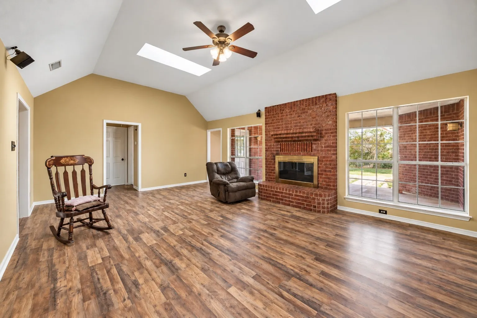 Farm For Sale in Johnson County , 14529 County Road 511, Venus, Texas 76084, 3 Bedroom, 3 Bathroom, 2 Garage spaces, 2,760 Sqft, built in 1996, mls#21406047, Real Estate Agent in Venus, Homes For Sale in Johnson county, Homes For Sale in Venus, Realtor in Venus Texas, Real Estate Brokerage Independent Realty Texas, Luminita Cordes Realtor