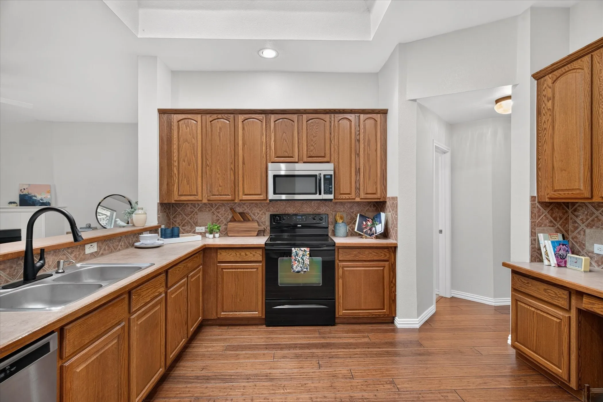 Single Family Residence For Sale in Tarrant County , 815 Hickory Street, Burleson, Texas 76028, 4 Bedroom, 2 Bathroom, 2 Garage spaces, 2,129 Sqft, built in 2004, mls#21406999, Real Estate Agent in Burleson, Homes For Sale in Tarrant county, Homes For Sale in Burleson, Realtor in Burleson Texas, Real Estate Brokerage Independent Realty Texas, Luminita Cordes Realtor