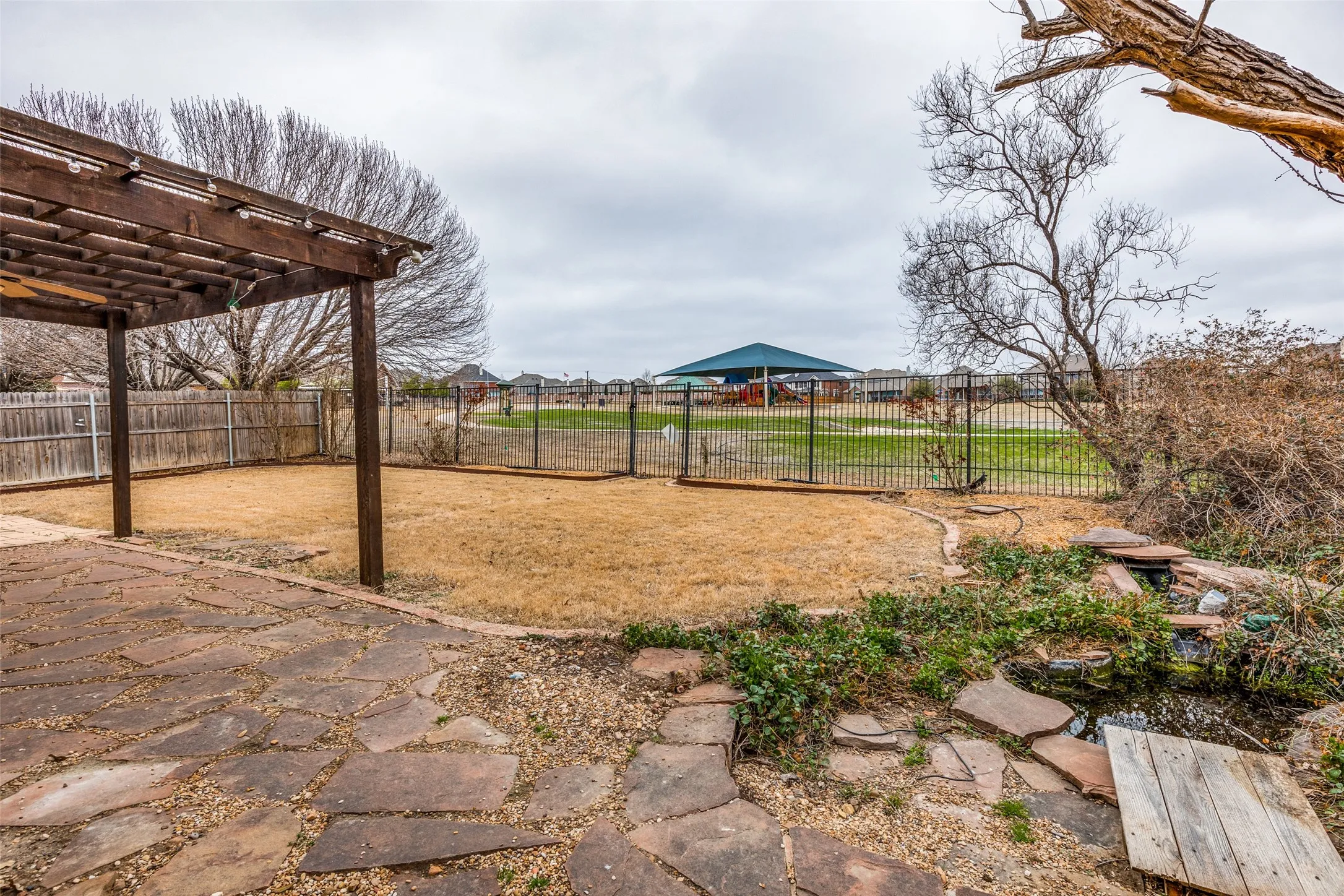 Single Family Residence For Sale in Tarrant County , 815 Hickory Street, Burleson, Texas 76028, 4 Bedroom, 2 Bathroom, 2 Garage spaces, 2,129 Sqft, built in 2004, mls#21406999, Real Estate Agent in Burleson, Homes For Sale in Tarrant county, Homes For Sale in Burleson, Realtor in Burleson Texas, Real Estate Brokerage Independent Realty Texas, Luminita Cordes Realtor