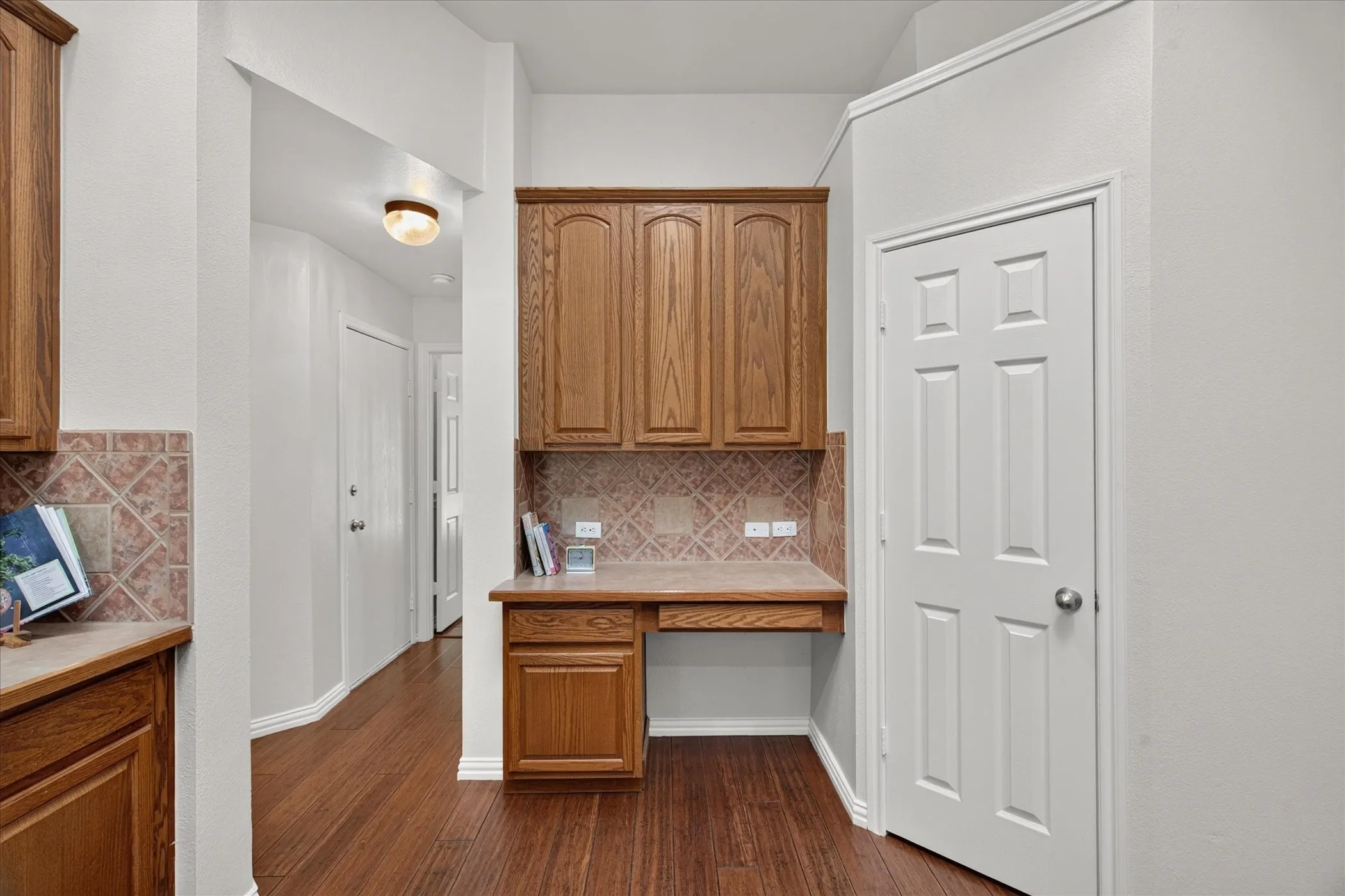 Single Family Residence For Sale in Tarrant County , 815 Hickory Street, Burleson, Texas 76028, 4 Bedroom, 2 Bathroom, 2 Garage spaces, 2,129 Sqft, built in 2004, mls#21406999, Real Estate Agent in Burleson, Homes For Sale in Tarrant county, Homes For Sale in Burleson, Realtor in Burleson Texas, Real Estate Brokerage Independent Realty Texas, Luminita Cordes Realtor