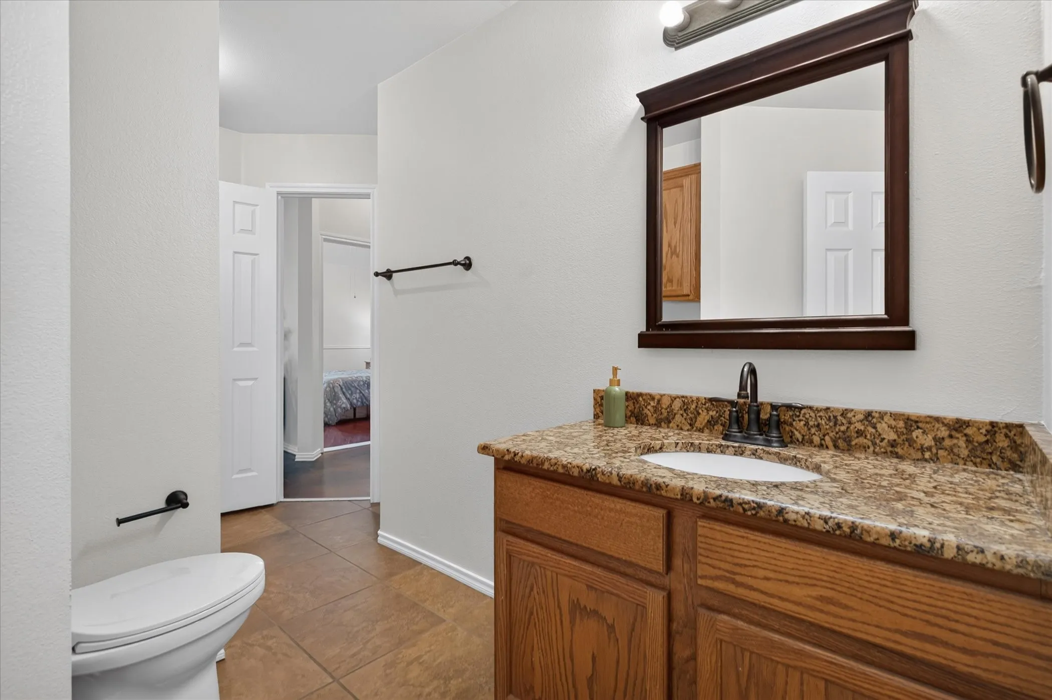 Single Family Residence For Sale in Tarrant County , 815 Hickory Street, Burleson, Texas 76028, 4 Bedroom, 2 Bathroom, 2 Garage spaces, 2,129 Sqft, built in 2004, mls#21406999, Real Estate Agent in Burleson, Homes For Sale in Tarrant county, Homes For Sale in Burleson, Realtor in Burleson Texas, Real Estate Brokerage Independent Realty Texas, Luminita Cordes Realtor