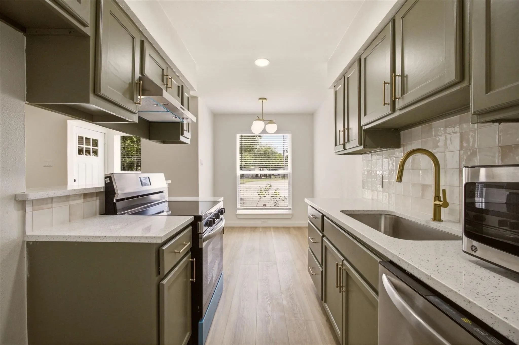 Apartment For Rent in Tarrant County , 908 Isbell Road B, Fort Worth, Texas 76114, 2 Bedroom, 2 Bathroom, Garage spaces, 920 Sqft, built in 1983, mls#21402202, Real Estate Agent in Fort Worth, Homes For Rent in Tarrant county, Homes For Rent in Fort Worth, Realtor in Fort Worth Texas, Real Estate Brokerage Independent Realty Texas, Luminita Cordes Realtor