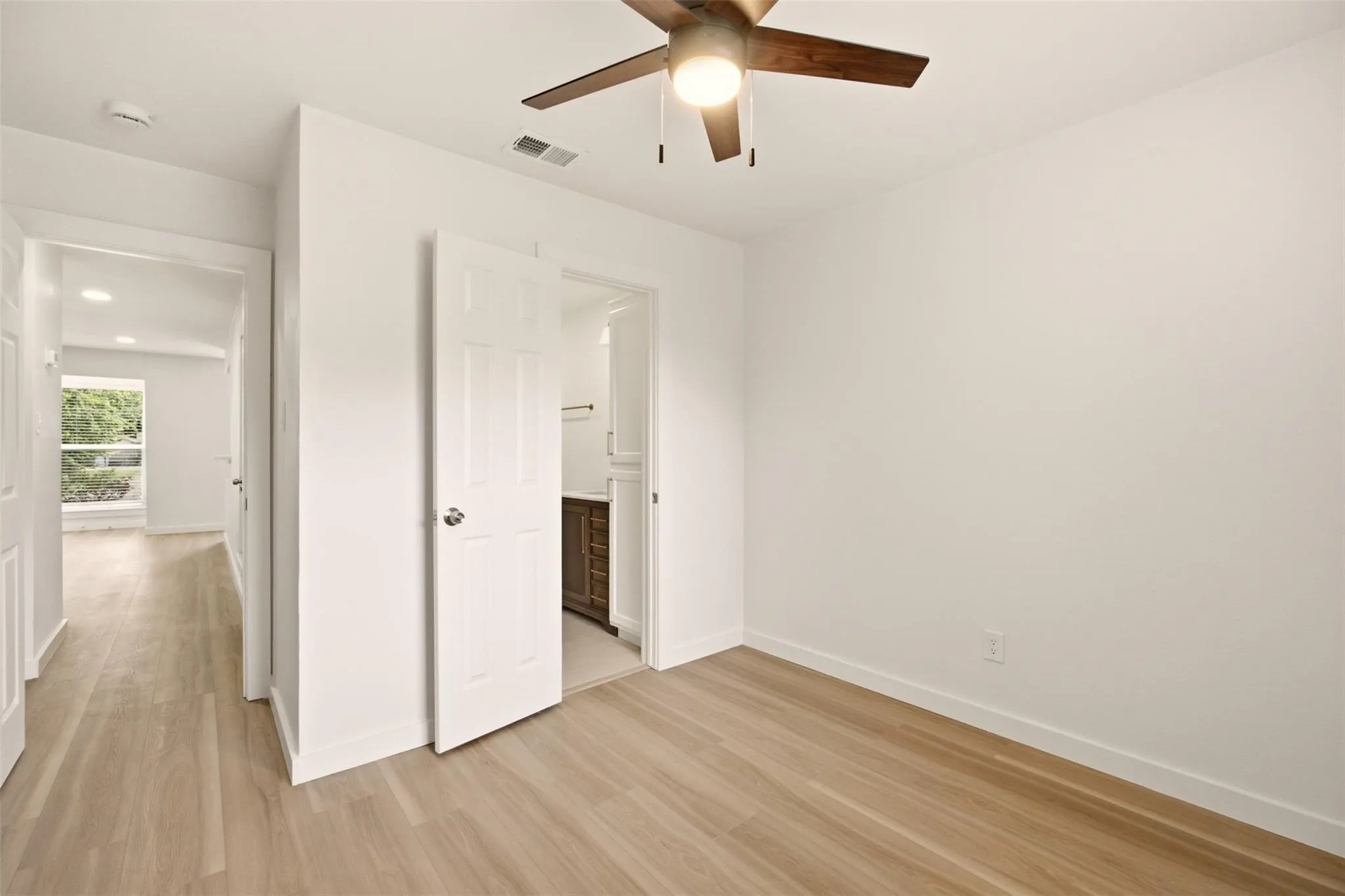 Apartment For Rent in Tarrant County , 908 Isbell Road B, Fort Worth, Texas 76114, 2 Bedroom, 2 Bathroom, Garage spaces, 920 Sqft, built in 1983, mls#21402202, Real Estate Agent in Fort Worth, Homes For Rent in Tarrant county, Homes For Rent in Fort Worth, Realtor in Fort Worth Texas, Real Estate Brokerage Independent Realty Texas, Luminita Cordes Realtor