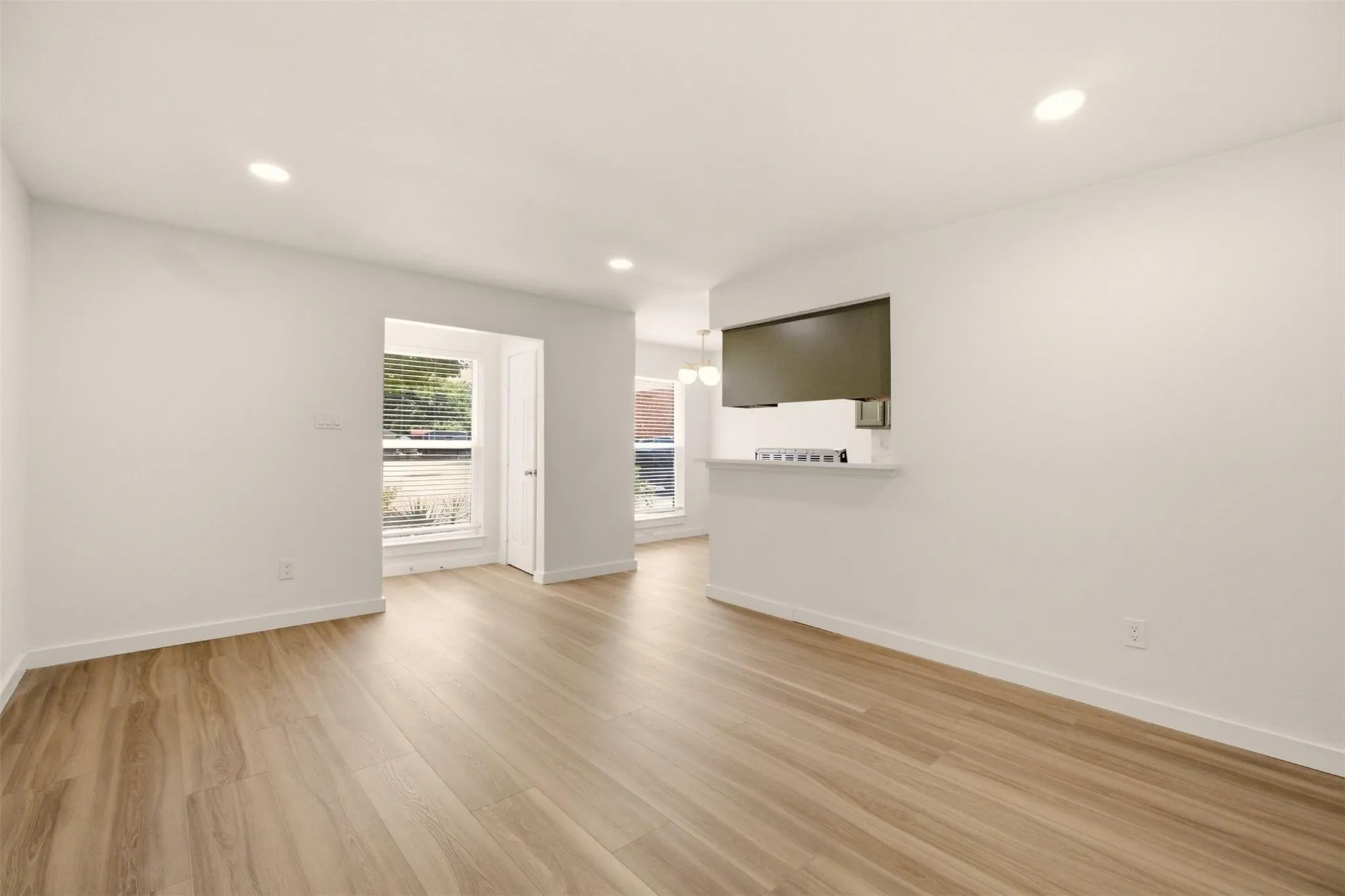 Apartment For Rent in Tarrant County , 908 Isbell Road B, Fort Worth, Texas 76114, 2 Bedroom, 2 Bathroom, Garage spaces, 920 Sqft, built in 1983, mls#21402202, Real Estate Agent in Fort Worth, Homes For Rent in Tarrant county, Homes For Rent in Fort Worth, Realtor in Fort Worth Texas, Real Estate Brokerage Independent Realty Texas, Luminita Cordes Realtor