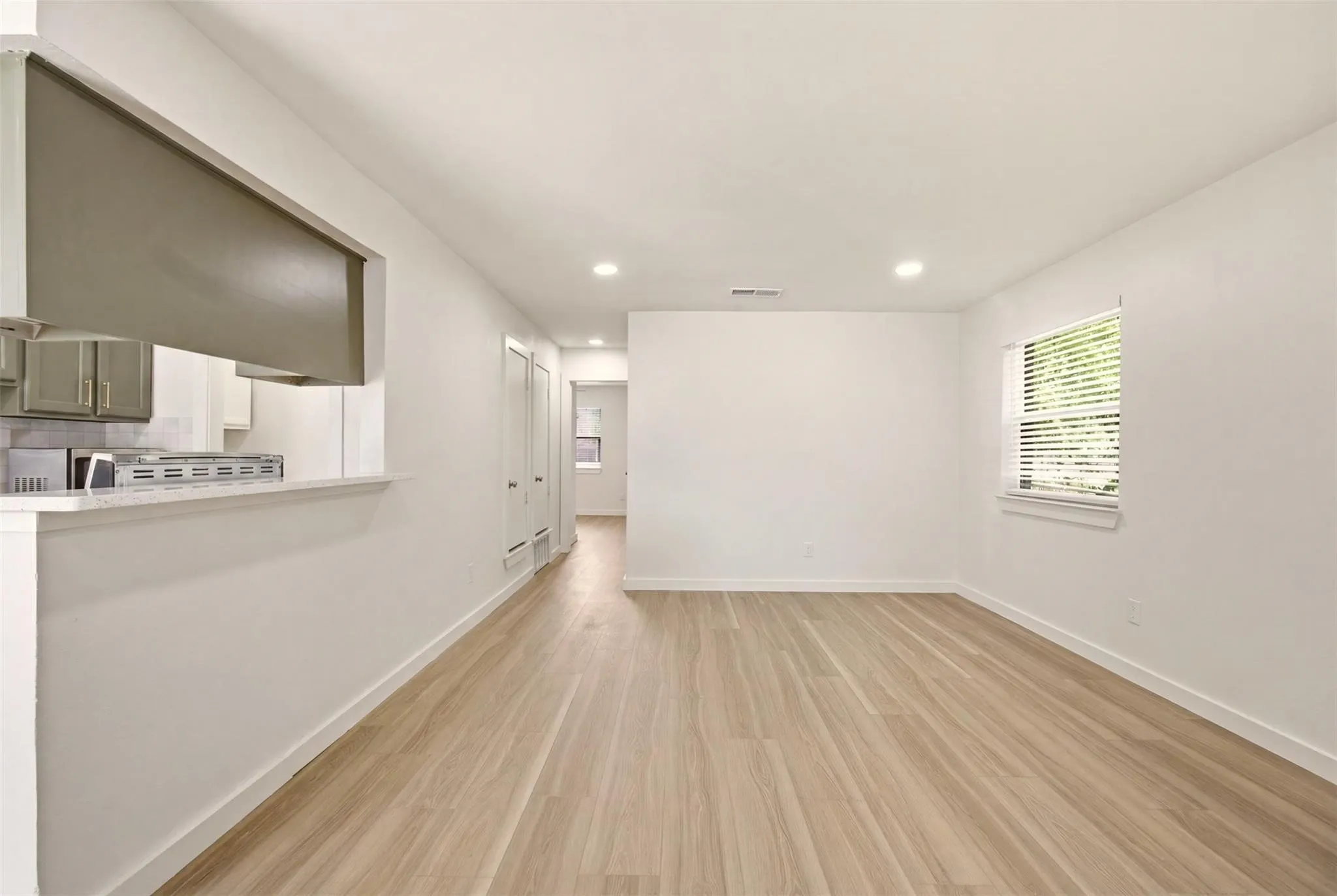 Apartment For Rent in Tarrant County , 908 Isbell Road B, Fort Worth, Texas 76114, 2 Bedroom, 2 Bathroom, Garage spaces, 920 Sqft, built in 1983, mls#21402202, Real Estate Agent in Fort Worth, Homes For Rent in Tarrant county, Homes For Rent in Fort Worth, Realtor in Fort Worth Texas, Real Estate Brokerage Independent Realty Texas, Luminita Cordes Realtor