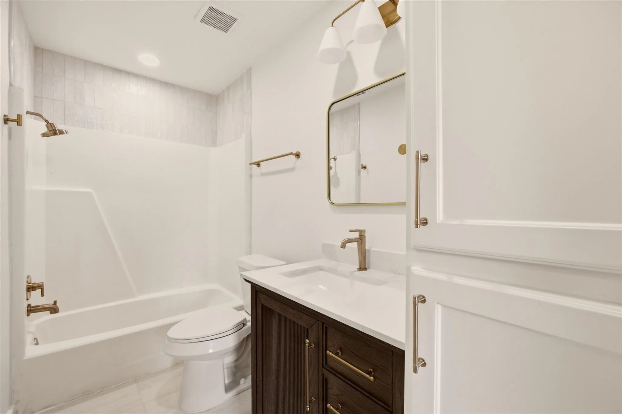 Apartment For Rent in Tarrant County , 908 Isbell Road B, Fort Worth, Texas 76114, 2 Bedroom, 2 Bathroom, Garage spaces, 920 Sqft, built in 1983, mls#21402202, Real Estate Agent in Fort Worth, Homes For Rent in Tarrant county, Homes For Rent in Fort Worth, Realtor in Fort Worth Texas, Real Estate Brokerage Independent Realty Texas, Luminita Cordes Realtor