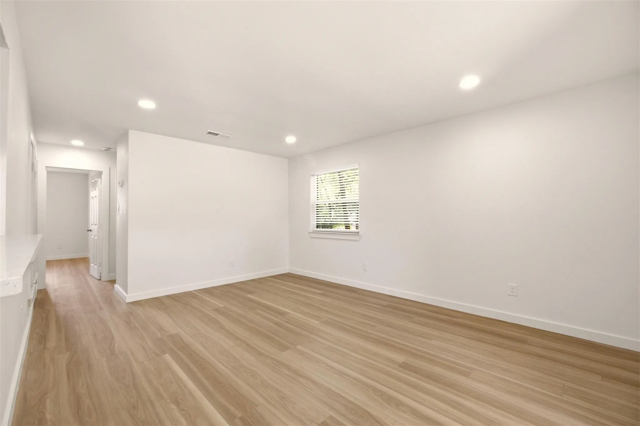 Apartment For Rent in Tarrant County , 908 Isbell Road B, Fort Worth, Texas 76114, 2 Bedroom, 2 Bathroom, Garage spaces, 920 Sqft, built in 1983, mls#21402202, Real Estate Agent in Fort Worth, Homes For Rent in Tarrant county, Homes For Rent in Fort Worth, Realtor in Fort Worth Texas, Real Estate Brokerage Independent Realty Texas, Luminita Cordes Realtor