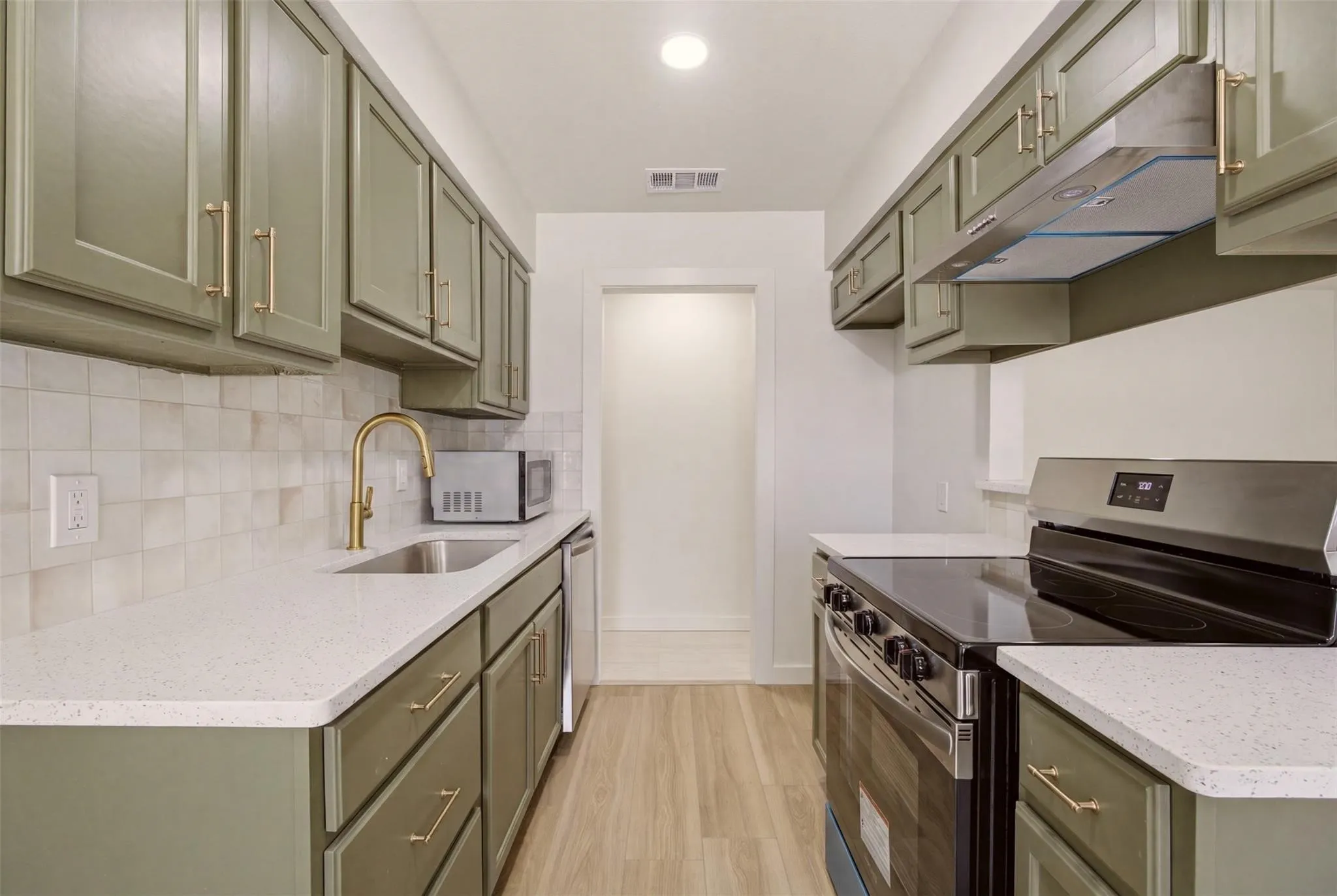 Apartment For Rent in Tarrant County , 908 Isbell Road B, Fort Worth, Texas 76114, 2 Bedroom, 2 Bathroom, Garage spaces, 920 Sqft, built in 1983, mls#21402202, Real Estate Agent in Fort Worth, Homes For Rent in Tarrant county, Homes For Rent in Fort Worth, Realtor in Fort Worth Texas, Real Estate Brokerage Independent Realty Texas, Luminita Cordes Realtor