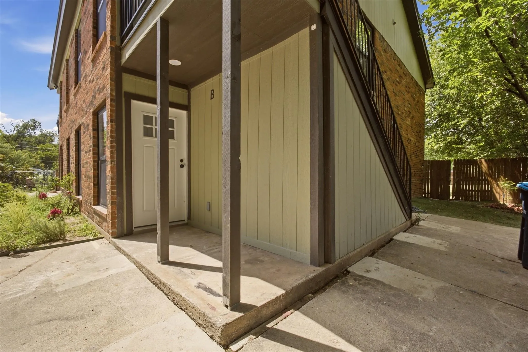 Apartment For Rent in Tarrant County , 908 Isbell Road B, Fort Worth, Texas 76114, 2 Bedroom, 2 Bathroom, Garage spaces, 920 Sqft, built in 1983, mls#21402202, Real Estate Agent in Fort Worth, Homes For Rent in Tarrant county, Homes For Rent in Fort Worth, Realtor in Fort Worth Texas, Real Estate Brokerage Independent Realty Texas, Luminita Cordes Realtor