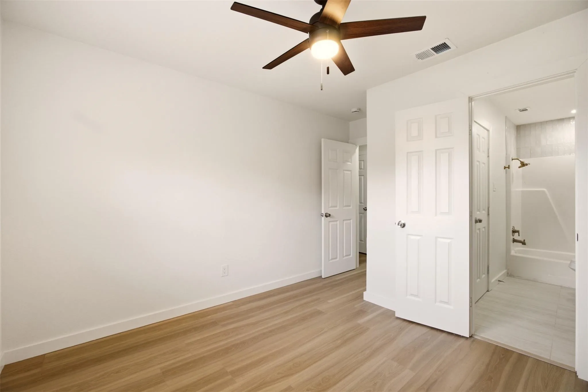 Apartment For Rent in Tarrant County , 908 Isbell Road B, Fort Worth, Texas 76114, 2 Bedroom, 2 Bathroom, Garage spaces, 920 Sqft, built in 1983, mls#21402202, Real Estate Agent in Fort Worth, Homes For Rent in Tarrant county, Homes For Rent in Fort Worth, Realtor in Fort Worth Texas, Real Estate Brokerage Independent Realty Texas, Luminita Cordes Realtor