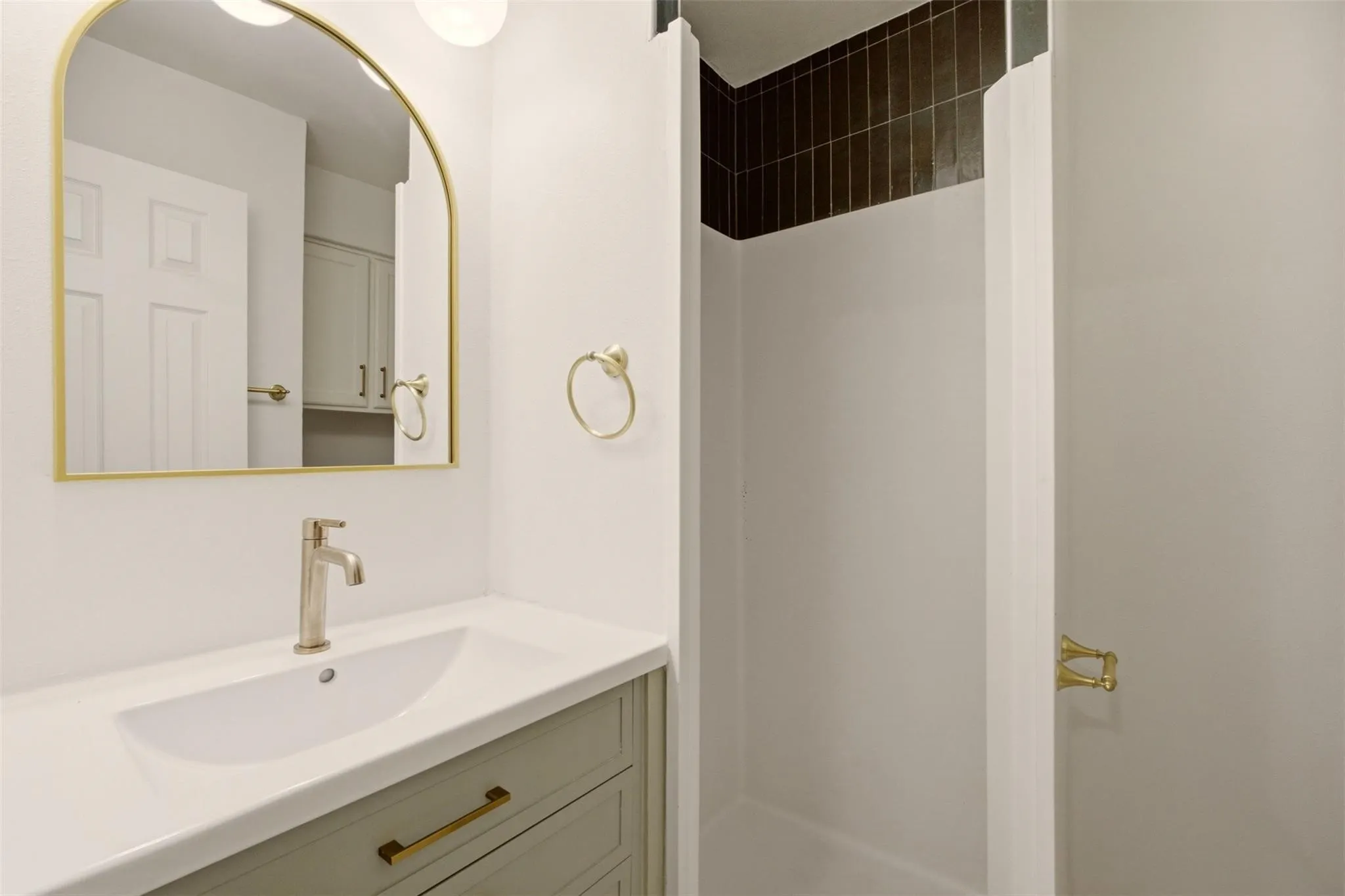 Apartment For Rent in Tarrant County , 908 Isbell Road B, Fort Worth, Texas 76114, 2 Bedroom, 2 Bathroom, Garage spaces, 920 Sqft, built in 1983, mls#21402202, Real Estate Agent in Fort Worth, Homes For Rent in Tarrant county, Homes For Rent in Fort Worth, Realtor in Fort Worth Texas, Real Estate Brokerage Independent Realty Texas, Luminita Cordes Realtor