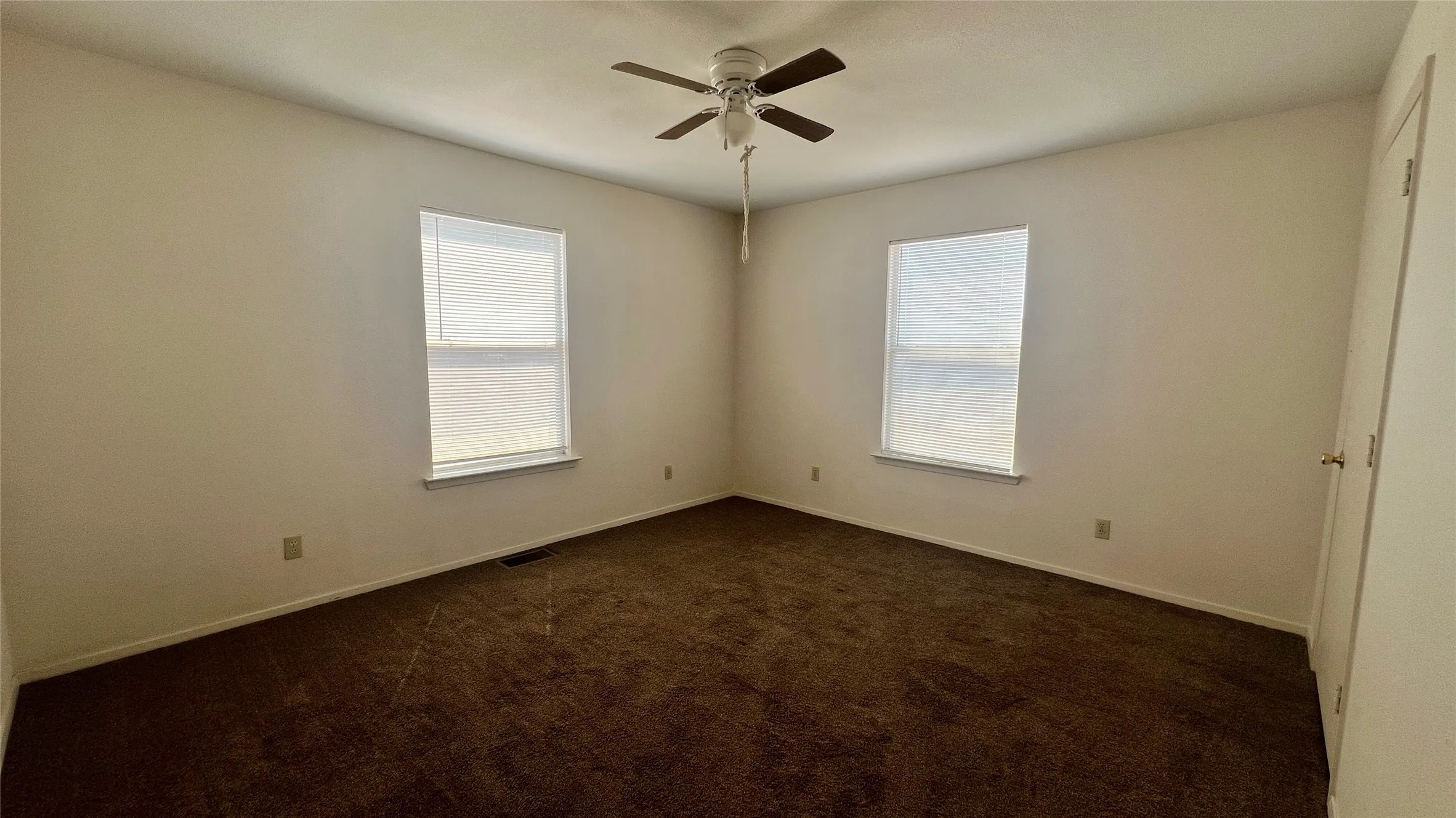 Single Family Residence For Rent in Parker County , 115 N Denton Street, Weatherford, Texas 76086, 1 Bedroom, 1 Bathroom, Garage spaces, 955 Sqft, built in 1965, mls#21407005, Real Estate Agent in Weatherford, Homes For Rent in Parker county, Homes For Rent in Weatherford, Realtor in Weatherford Texas, Real Estate Brokerage Independent Realty Texas, Luminita Cordes Realtor