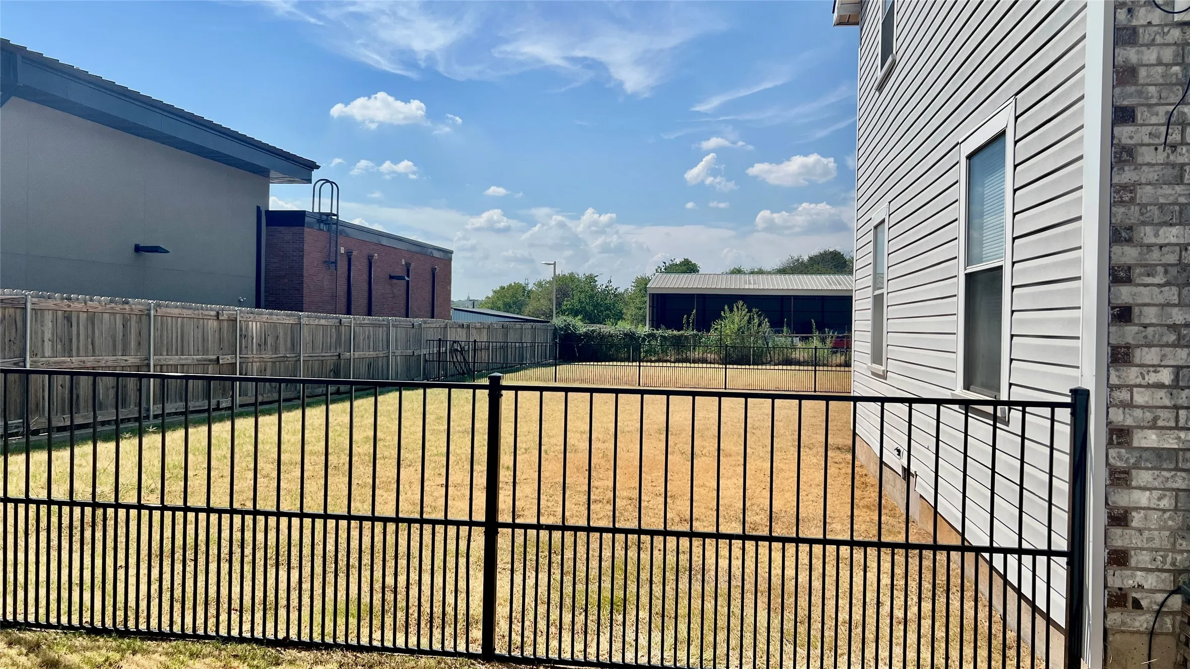 Single Family Residence For Rent in Parker County , 115 N Denton Street, Weatherford, Texas 76086, 1 Bedroom, 1 Bathroom, Garage spaces, 955 Sqft, built in 1965, mls#21407005, Real Estate Agent in Weatherford, Homes For Rent in Parker county, Homes For Rent in Weatherford, Realtor in Weatherford Texas, Real Estate Brokerage Independent Realty Texas, Luminita Cordes Realtor