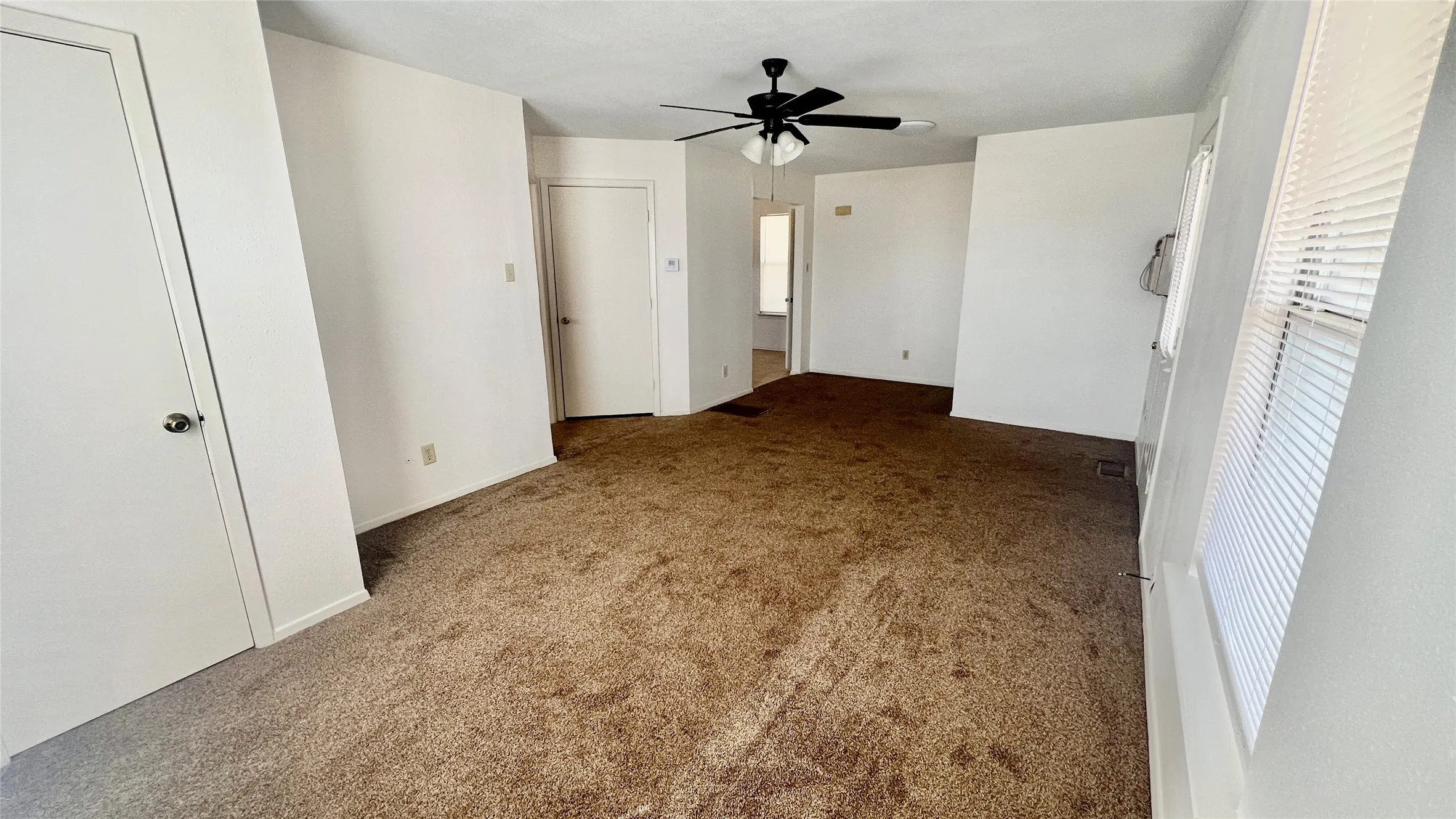 Single Family Residence For Rent in Parker County , 115 N Denton Street, Weatherford, Texas 76086, 1 Bedroom, 1 Bathroom, Garage spaces, 955 Sqft, built in 1965, mls#21407005, Real Estate Agent in Weatherford, Homes For Rent in Parker county, Homes For Rent in Weatherford, Realtor in Weatherford Texas, Real Estate Brokerage Independent Realty Texas, Luminita Cordes Realtor