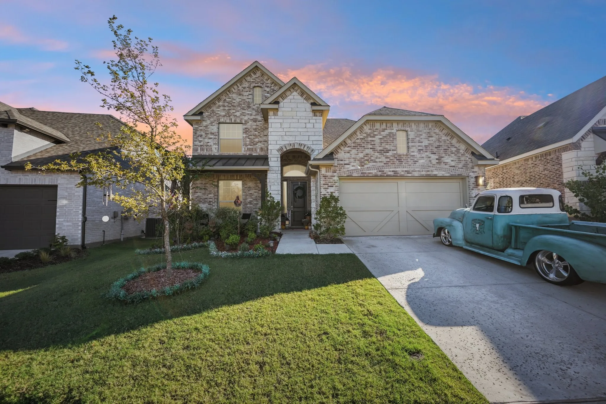 Single Family Residence For Sale in Grayson County , 517 Red Barn, Van Alstyne, Texas 75495, 4 Bedroom, 3 Bathroom, 2 Garage spaces, 2,487 Sqft, built in 2024, mls#21404531, Real Estate Agent in Van Alstyne, Homes For Sale in Grayson county, Homes For Sale in Van Alstyne, Realtor in Van Alstyne Texas, Real Estate Brokerage Independent Realty Texas, Luminita Cordes Realtor
