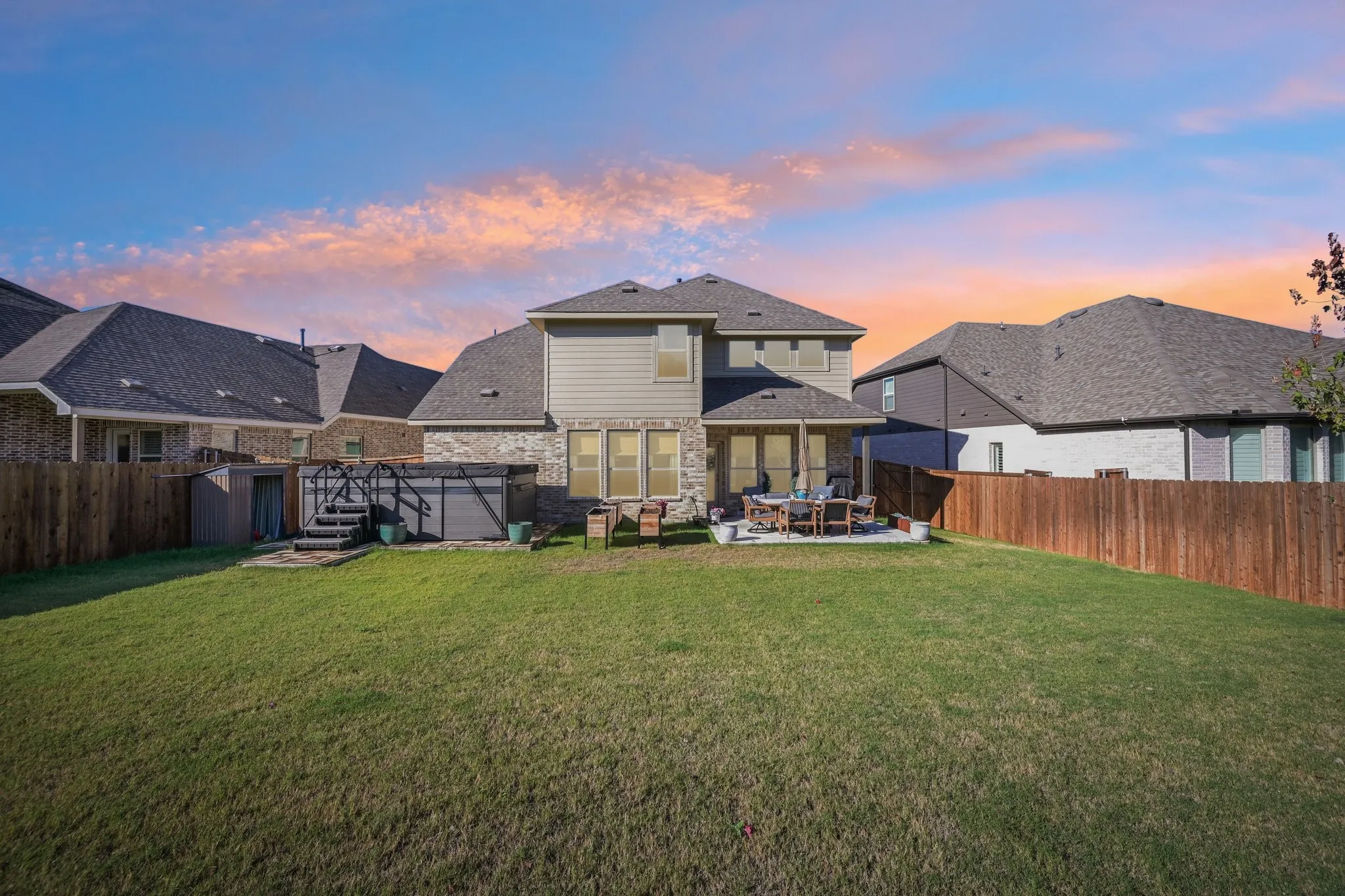 Single Family Residence For Sale in Grayson County , 517 Red Barn, Van Alstyne, Texas 75495, 4 Bedroom, 3 Bathroom, 2 Garage spaces, 2,487 Sqft, built in 2024, mls#21404531, Real Estate Agent in Van Alstyne, Homes For Sale in Grayson county, Homes For Sale in Van Alstyne, Realtor in Van Alstyne Texas, Real Estate Brokerage Independent Realty Texas, Luminita Cordes Realtor