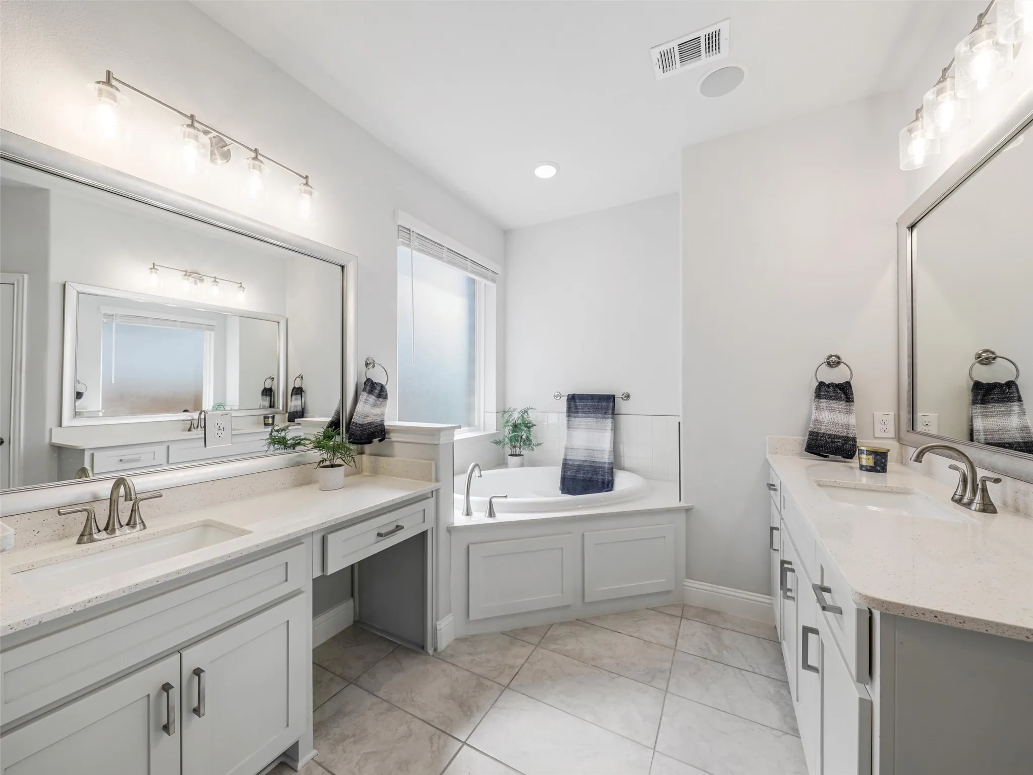 Single Family Residence For Sale in Collin County , 3616 Bennett Trail, Celina, Texas 75009, 5 Bedroom, 4 Bathroom, 2 Garage spaces, 4,301 Sqft, built in 2023, mls#21406391, Real Estate Agent in Celina, Homes For Sale in Collin county, Homes For Sale in Celina, Realtor in Celina Texas, Real Estate Brokerage Independent Realty Texas, Luminita Cordes Realtor