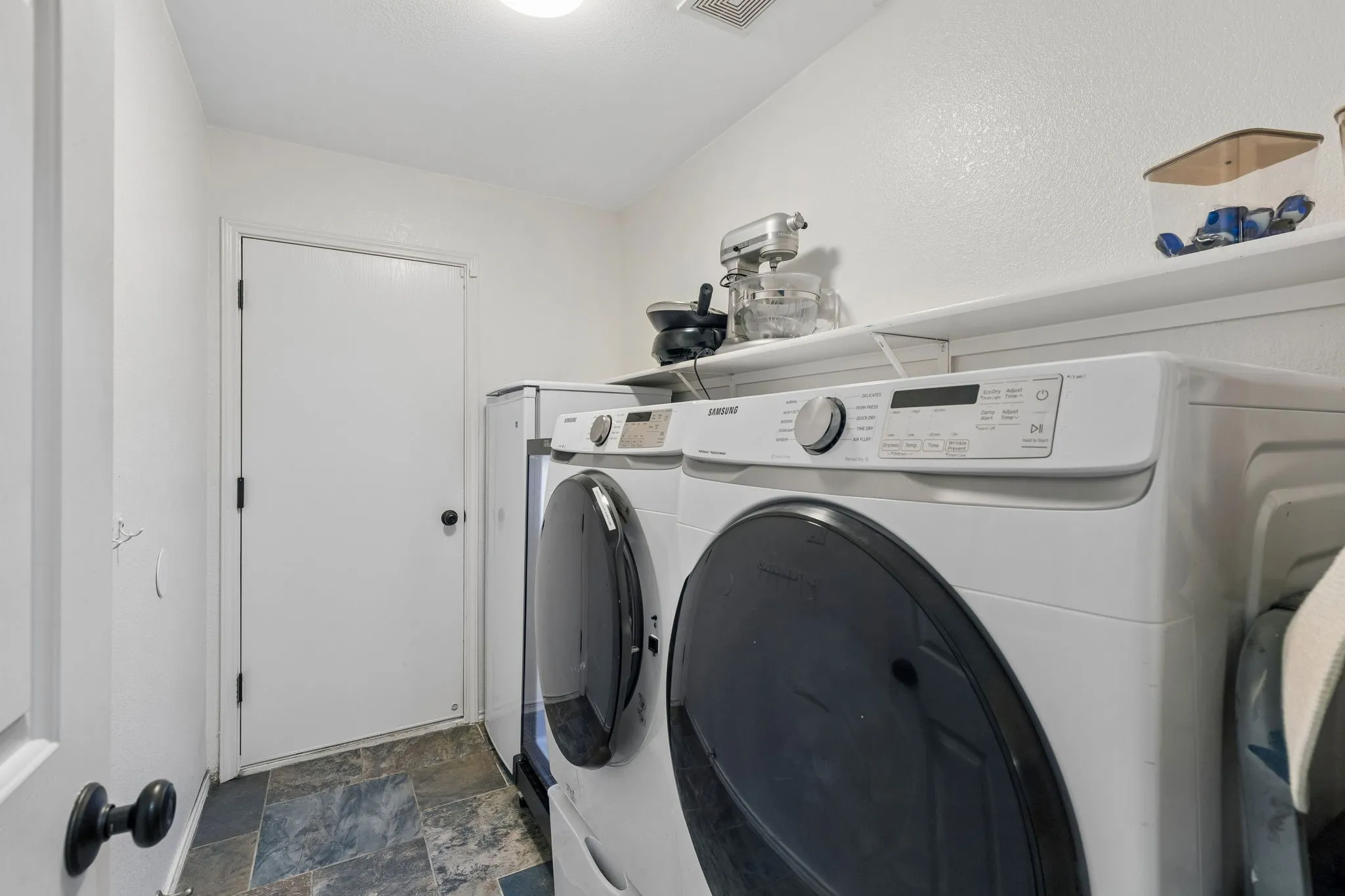 Single Family Residence For Sale in Denton County , 2612 Horizon Way, Little Elm, Texas 75068, 4 Bedroom, 3 Bathroom, 2 Garage spaces, 2,513 Sqft, built in 2004, mls#21400818, Real Estate Agent in Little Elm, Homes For Sale in Denton county, Homes For Sale in Little Elm, Realtor in Little Elm Texas, Real Estate Brokerage Independent Realty Texas, Luminita Cordes Realtor