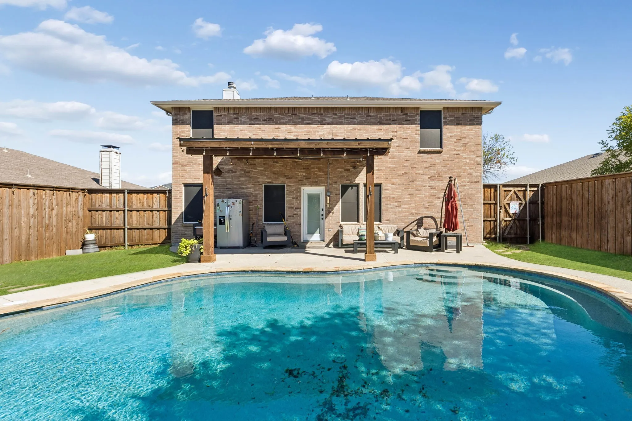 Single Family Residence For Sale in Denton County , 2612 Horizon Way, Little Elm, Texas 75068, 4 Bedroom, 3 Bathroom, 2 Garage spaces, 2,513 Sqft, built in 2004, mls#21400818, Real Estate Agent in Little Elm, Homes For Sale in Denton county, Homes For Sale in Little Elm, Realtor in Little Elm Texas, Real Estate Brokerage Independent Realty Texas, Luminita Cordes Realtor