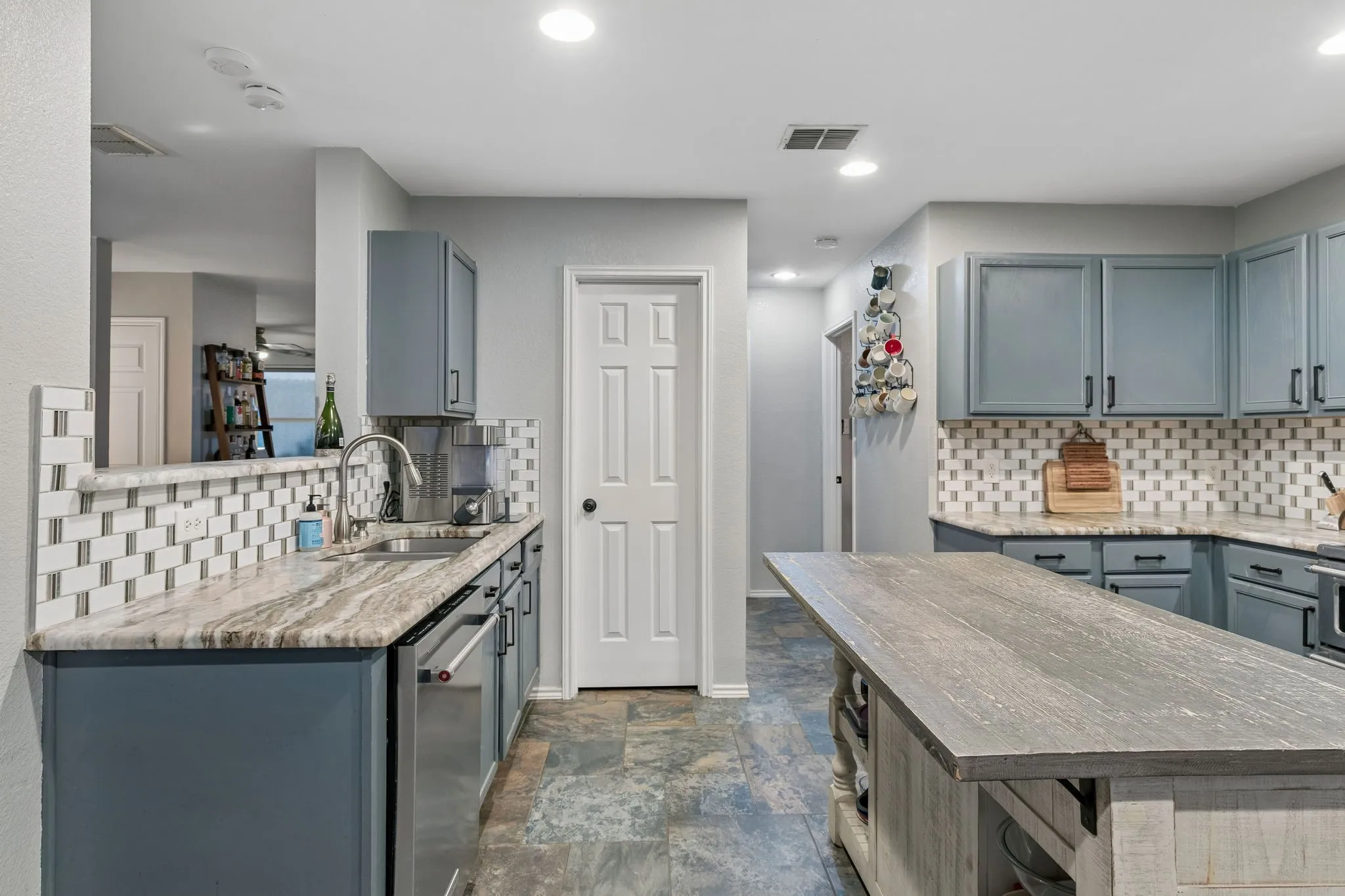 Single Family Residence For Sale in Denton County , 2612 Horizon Way, Little Elm, Texas 75068, 4 Bedroom, 3 Bathroom, 2 Garage spaces, 2,513 Sqft, built in 2004, mls#21400818, Real Estate Agent in Little Elm, Homes For Sale in Denton county, Homes For Sale in Little Elm, Realtor in Little Elm Texas, Real Estate Brokerage Independent Realty Texas, Luminita Cordes Realtor