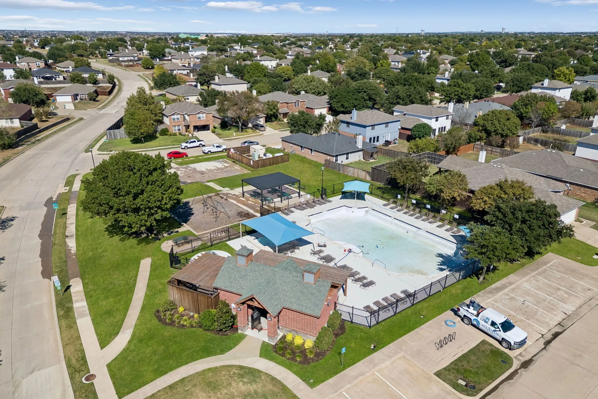 Single Family Residence For Sale in Denton County , 2612 Horizon Way, Little Elm, Texas 75068, 4 Bedroom, 3 Bathroom, 2 Garage spaces, 2,513 Sqft, built in 2004, mls#21400818, Real Estate Agent in Little Elm, Homes For Sale in Denton county, Homes For Sale in Little Elm, Realtor in Little Elm Texas, Real Estate Brokerage Independent Realty Texas, Luminita Cordes Realtor