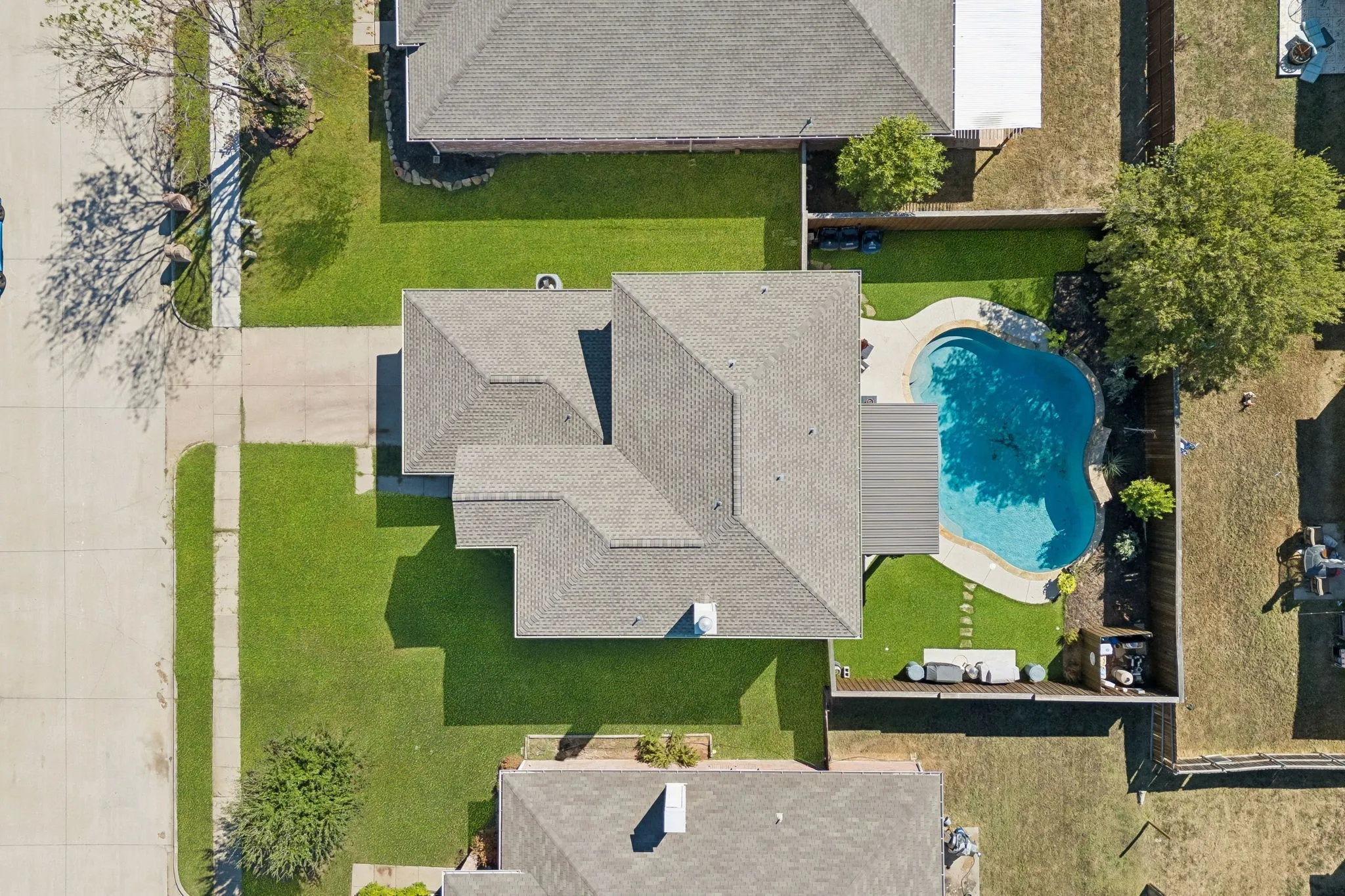 Single Family Residence For Sale in Denton County , 2612 Horizon Way, Little Elm, Texas 75068, 4 Bedroom, 3 Bathroom, 2 Garage spaces, 2,513 Sqft, built in 2004, mls#21400818, Real Estate Agent in Little Elm, Homes For Sale in Denton county, Homes For Sale in Little Elm, Realtor in Little Elm Texas, Real Estate Brokerage Independent Realty Texas, Luminita Cordes Realtor