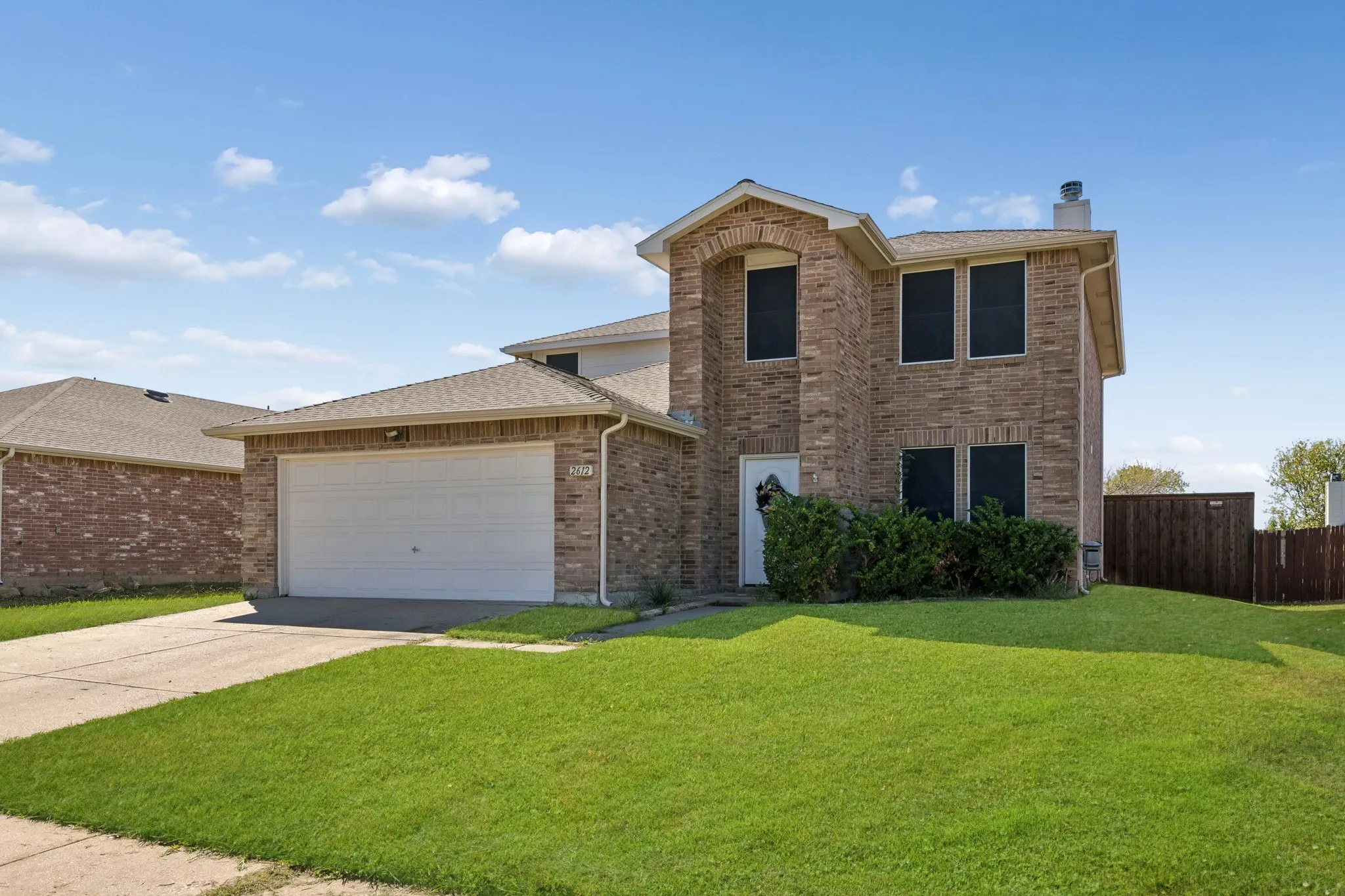 Single Family Residence For Sale in Denton County , 2612 Horizon Way, Little Elm, Texas 75068, 4 Bedroom, 3 Bathroom, 2 Garage spaces, 2,513 Sqft, built in 2004, mls#21400818, Real Estate Agent in Little Elm, Homes For Sale in Denton county, Homes For Sale in Little Elm, Realtor in Little Elm Texas, Real Estate Brokerage Independent Realty Texas, Luminita Cordes Realtor