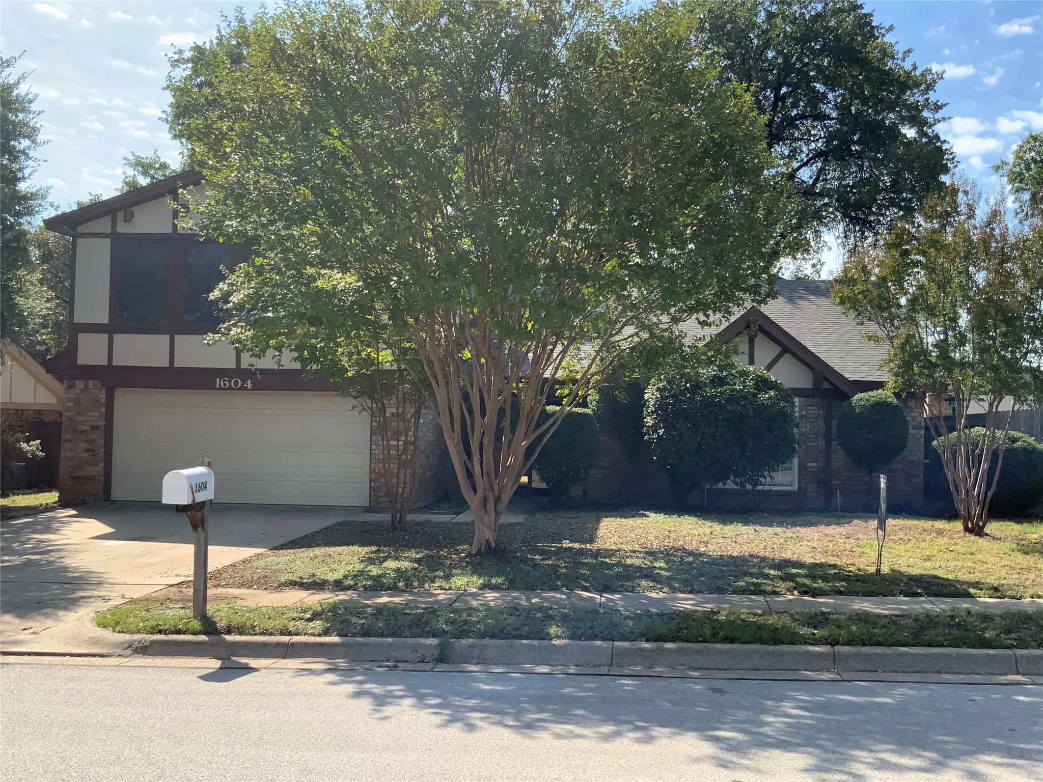 Single Family Residence For Sale in Tarrant County , 1604 Brookhaven Circle, Bedford, Texas 76022, 4 Bedroom, 4 Bathroom, 2 Garage spaces, 2,240 Sqft, built in 1977, mls#21405492, Real Estate Agent in Bedford, Homes For Sale in Tarrant county, Homes For Sale in Bedford, Realtor in Bedford Texas, Real Estate Brokerage Independent Realty Texas, Luminita Cordes Realtor