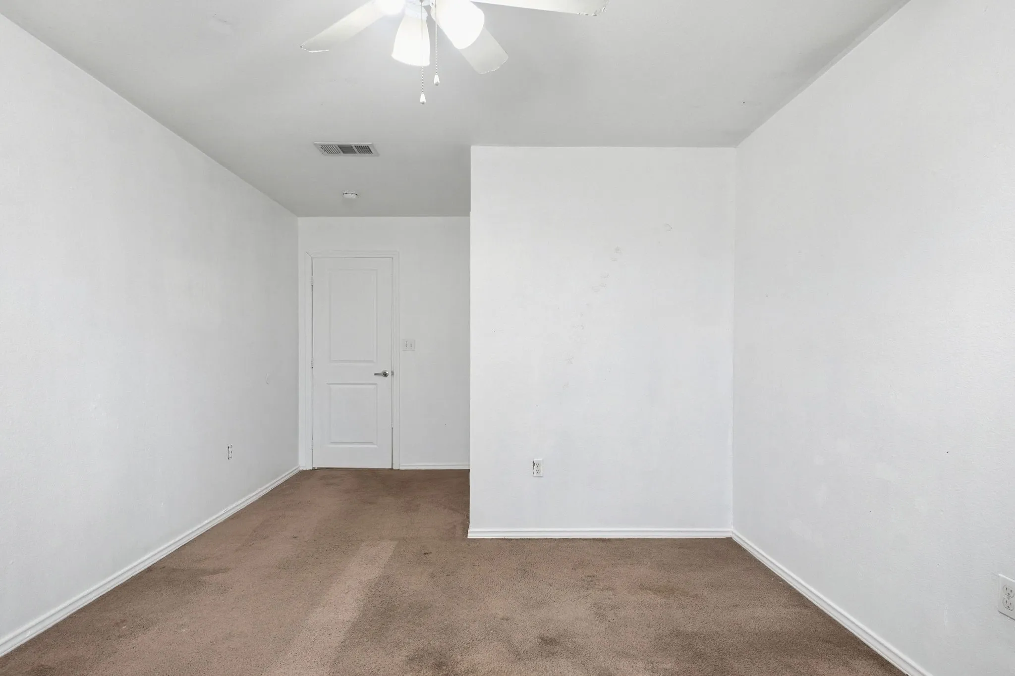 Single Family Residence For Sale in Dallas County , 15639 Danson Drive, Dallas, Texas 75253, 4 Bedroom, 2 Bathroom, 2 Garage spaces, 1,665 Sqft, built in 2012, mls#21406611, Real Estate Agent in Dallas, Homes For Sale in Dallas county, Homes For Sale in Dallas, Realtor in Dallas Texas, Real Estate Brokerage Independent Realty Texas, Luminita Cordes Realtor