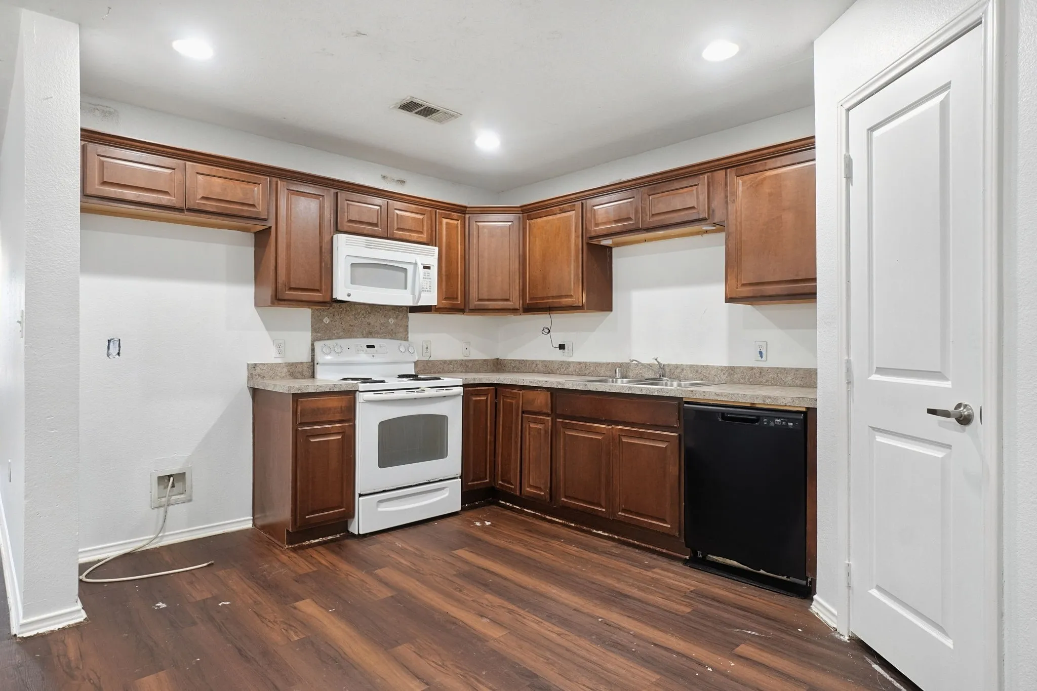 Single Family Residence For Sale in Dallas County , 15639 Danson Drive, Dallas, Texas 75253, 4 Bedroom, 2 Bathroom, 2 Garage spaces, 1,665 Sqft, built in 2012, mls#21406611, Real Estate Agent in Dallas, Homes For Sale in Dallas county, Homes For Sale in Dallas, Realtor in Dallas Texas, Real Estate Brokerage Independent Realty Texas, Luminita Cordes Realtor
