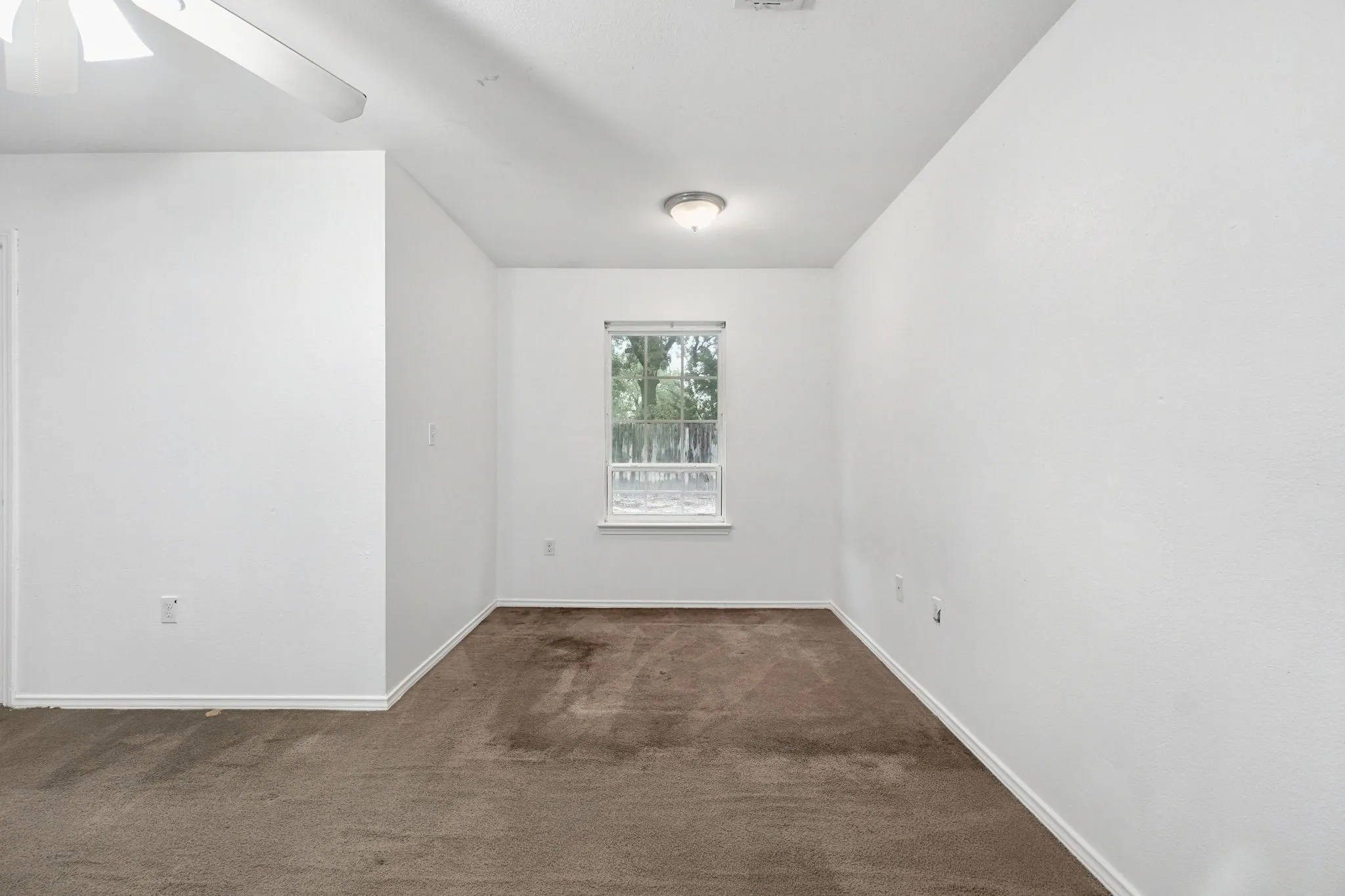 Single Family Residence For Sale in Dallas County , 15639 Danson Drive, Dallas, Texas 75253, 4 Bedroom, 2 Bathroom, 2 Garage spaces, 1,665 Sqft, built in 2012, mls#21406611, Real Estate Agent in Dallas, Homes For Sale in Dallas county, Homes For Sale in Dallas, Realtor in Dallas Texas, Real Estate Brokerage Independent Realty Texas, Luminita Cordes Realtor