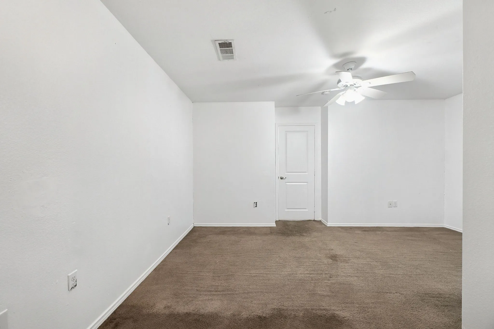 Single Family Residence For Sale in Dallas County , 15639 Danson Drive, Dallas, Texas 75253, 4 Bedroom, 2 Bathroom, 2 Garage spaces, 1,665 Sqft, built in 2012, mls#21406611, Real Estate Agent in Dallas, Homes For Sale in Dallas county, Homes For Sale in Dallas, Realtor in Dallas Texas, Real Estate Brokerage Independent Realty Texas, Luminita Cordes Realtor