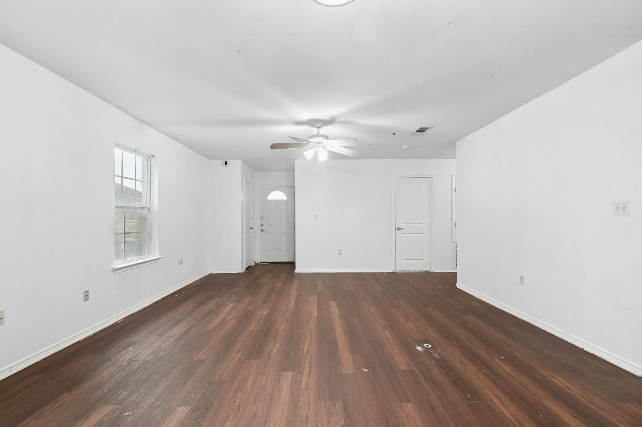 Single Family Residence For Sale in Dallas County , 15639 Danson Drive, Dallas, Texas 75253, 4 Bedroom, 2 Bathroom, 2 Garage spaces, 1,665 Sqft, built in 2012, mls#21406611, Real Estate Agent in Dallas, Homes For Sale in Dallas county, Homes For Sale in Dallas, Realtor in Dallas Texas, Real Estate Brokerage Independent Realty Texas, Luminita Cordes Realtor