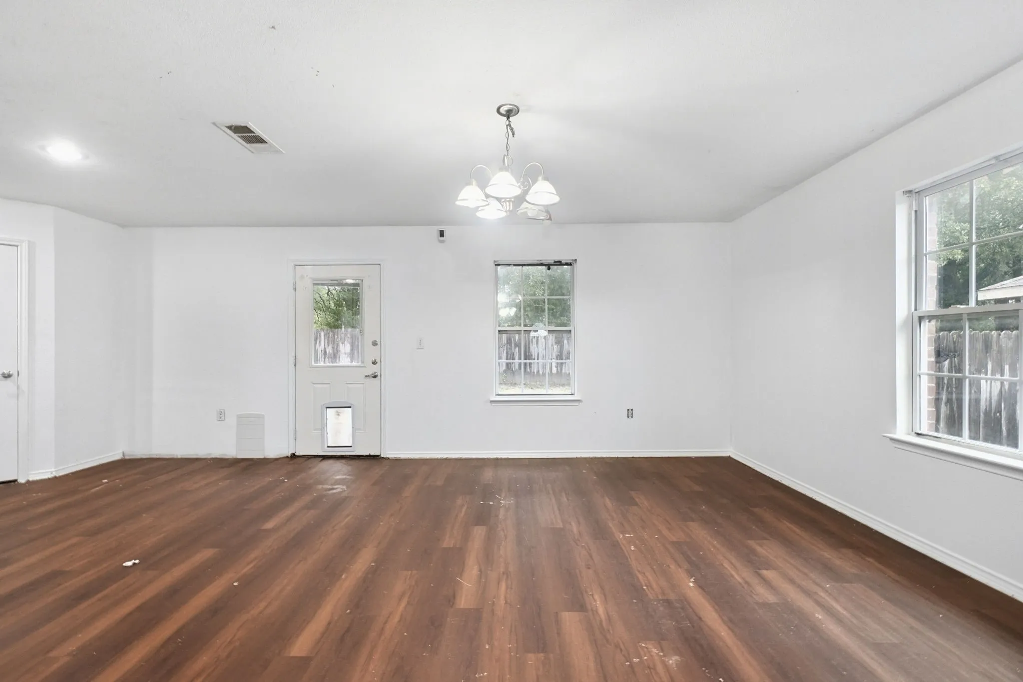Single Family Residence For Sale in Dallas County , 15639 Danson Drive, Dallas, Texas 75253, 4 Bedroom, 2 Bathroom, 2 Garage spaces, 1,665 Sqft, built in 2012, mls#21406611, Real Estate Agent in Dallas, Homes For Sale in Dallas county, Homes For Sale in Dallas, Realtor in Dallas Texas, Real Estate Brokerage Independent Realty Texas, Luminita Cordes Realtor