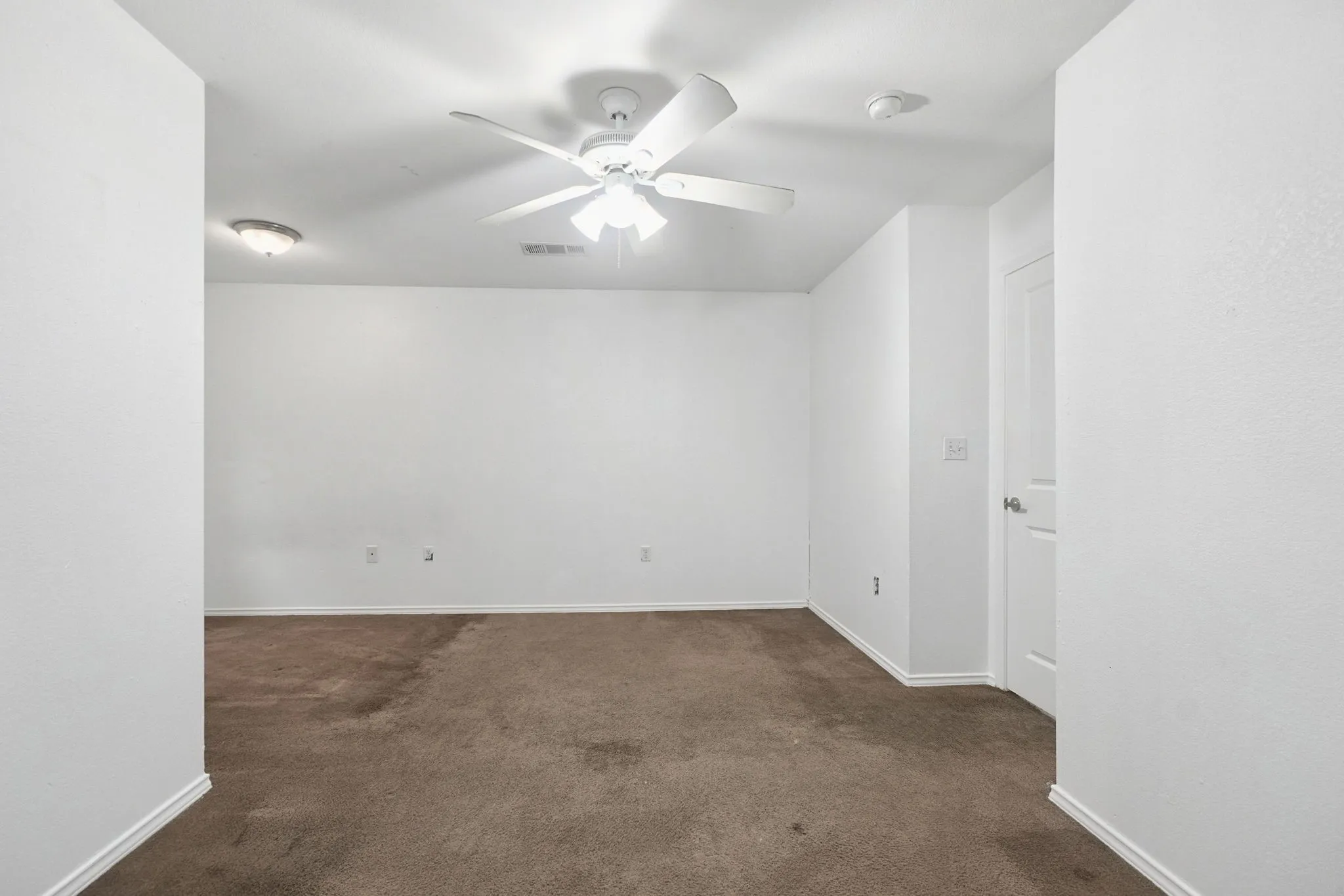 Single Family Residence For Sale in Dallas County , 15639 Danson Drive, Dallas, Texas 75253, 4 Bedroom, 2 Bathroom, 2 Garage spaces, 1,665 Sqft, built in 2012, mls#21406611, Real Estate Agent in Dallas, Homes For Sale in Dallas county, Homes For Sale in Dallas, Realtor in Dallas Texas, Real Estate Brokerage Independent Realty Texas, Luminita Cordes Realtor