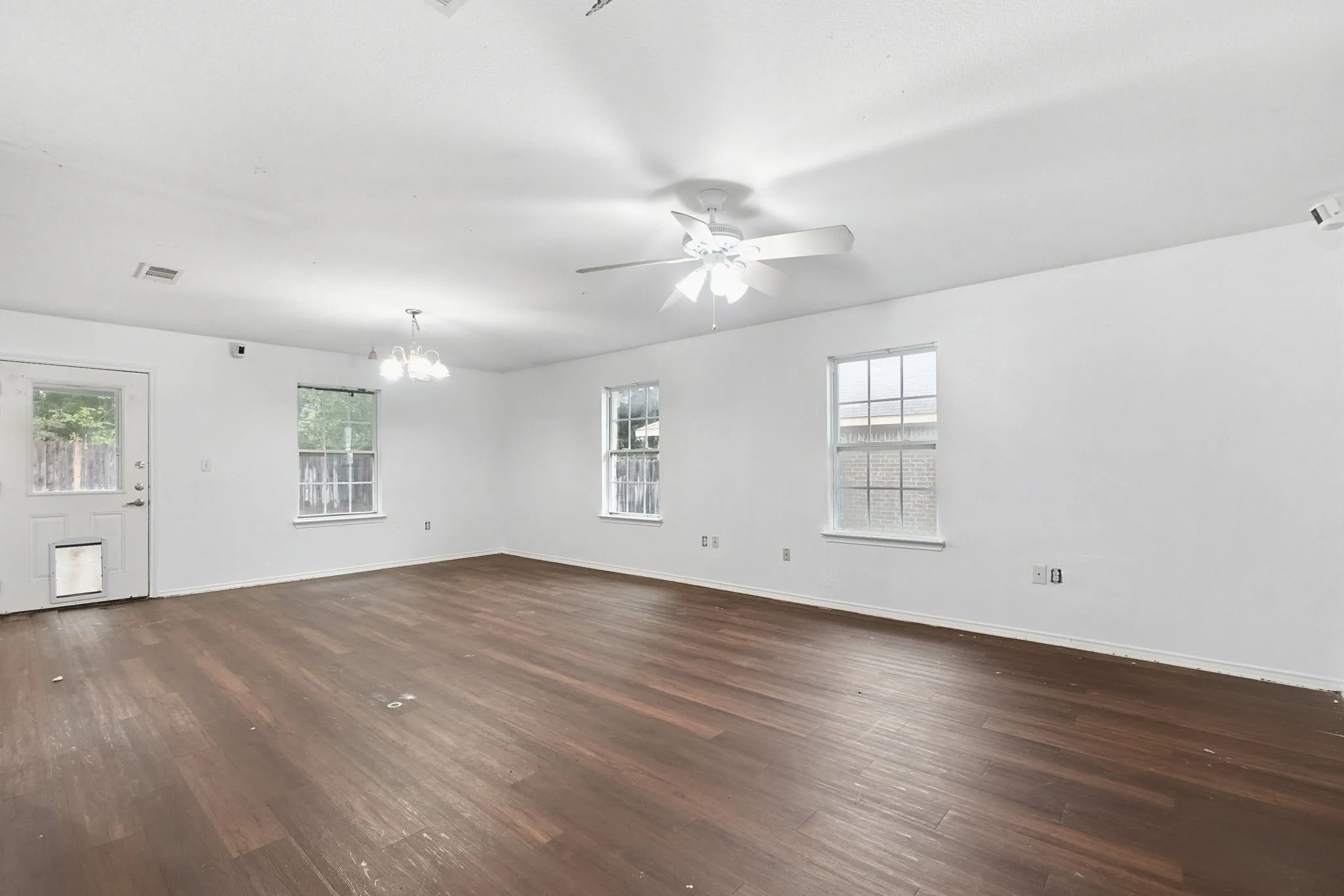 Single Family Residence For Sale in Dallas County , 15639 Danson Drive, Dallas, Texas 75253, 4 Bedroom, 2 Bathroom, 2 Garage spaces, 1,665 Sqft, built in 2012, mls#21406611, Real Estate Agent in Dallas, Homes For Sale in Dallas county, Homes For Sale in Dallas, Realtor in Dallas Texas, Real Estate Brokerage Independent Realty Texas, Luminita Cordes Realtor