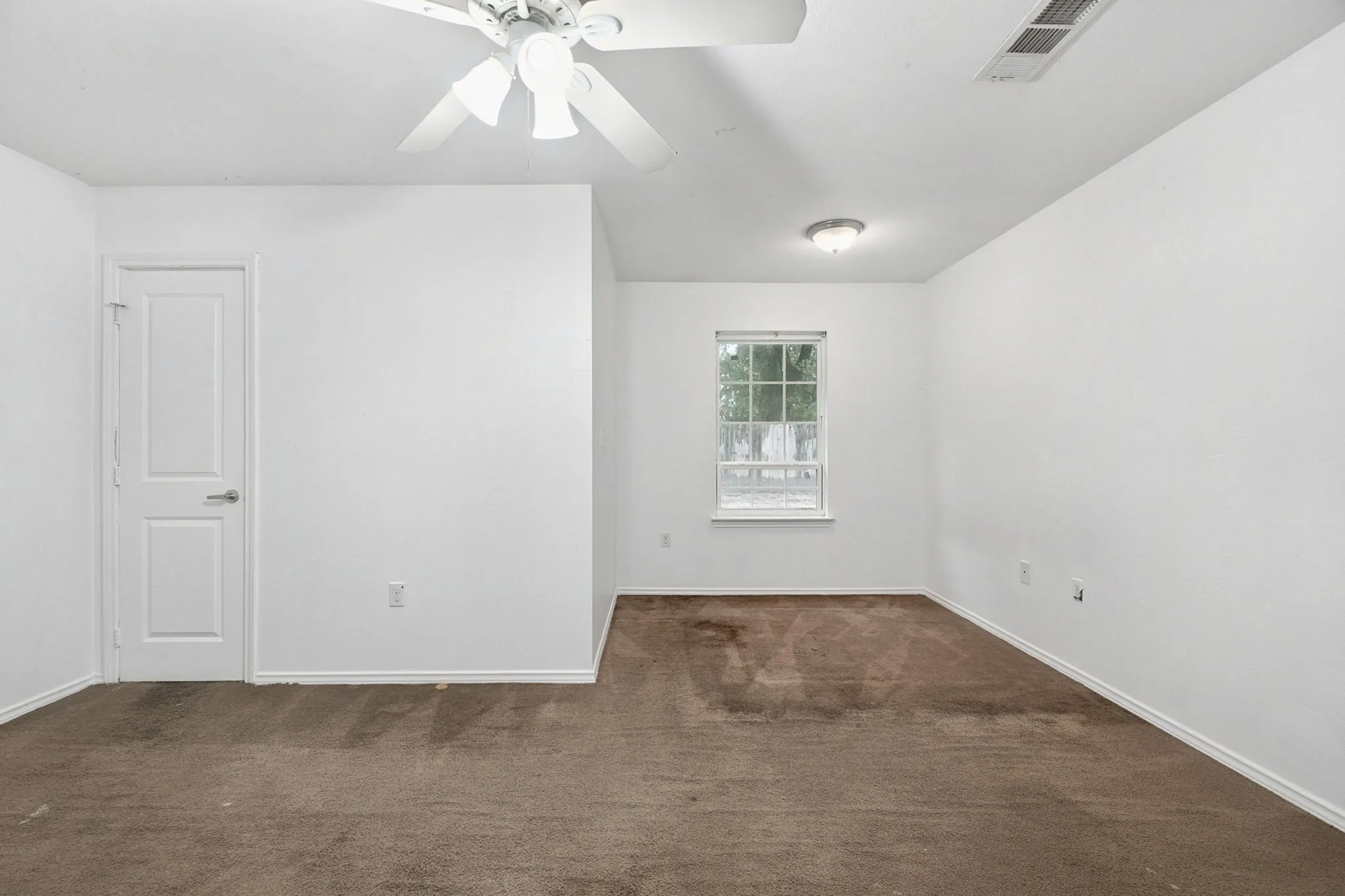 Single Family Residence For Sale in Dallas County , 15639 Danson Drive, Dallas, Texas 75253, 4 Bedroom, 2 Bathroom, 2 Garage spaces, 1,665 Sqft, built in 2012, mls#21406611, Real Estate Agent in Dallas, Homes For Sale in Dallas county, Homes For Sale in Dallas, Realtor in Dallas Texas, Real Estate Brokerage Independent Realty Texas, Luminita Cordes Realtor
