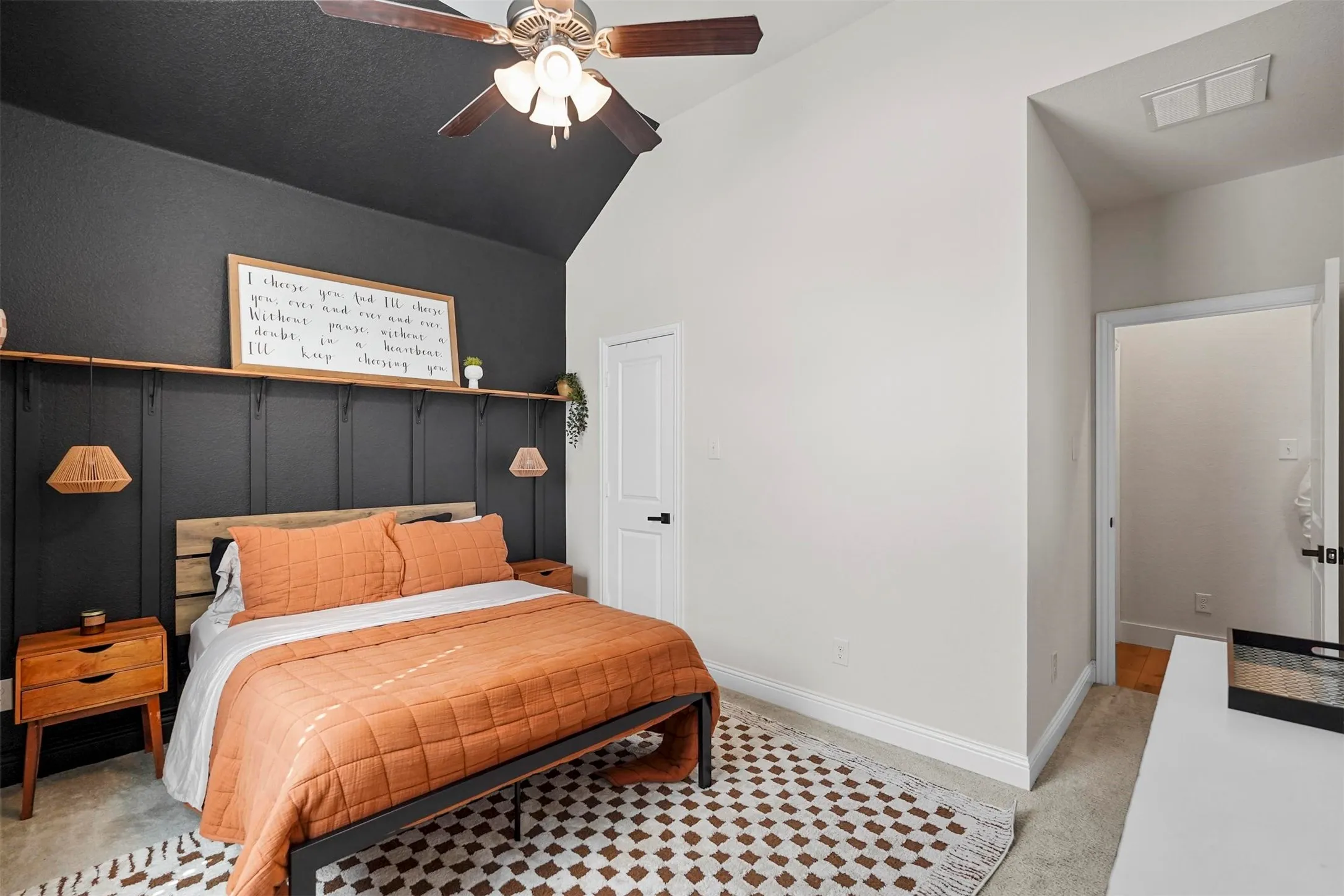 Vaulted ceiling with an integrated ceiling fan