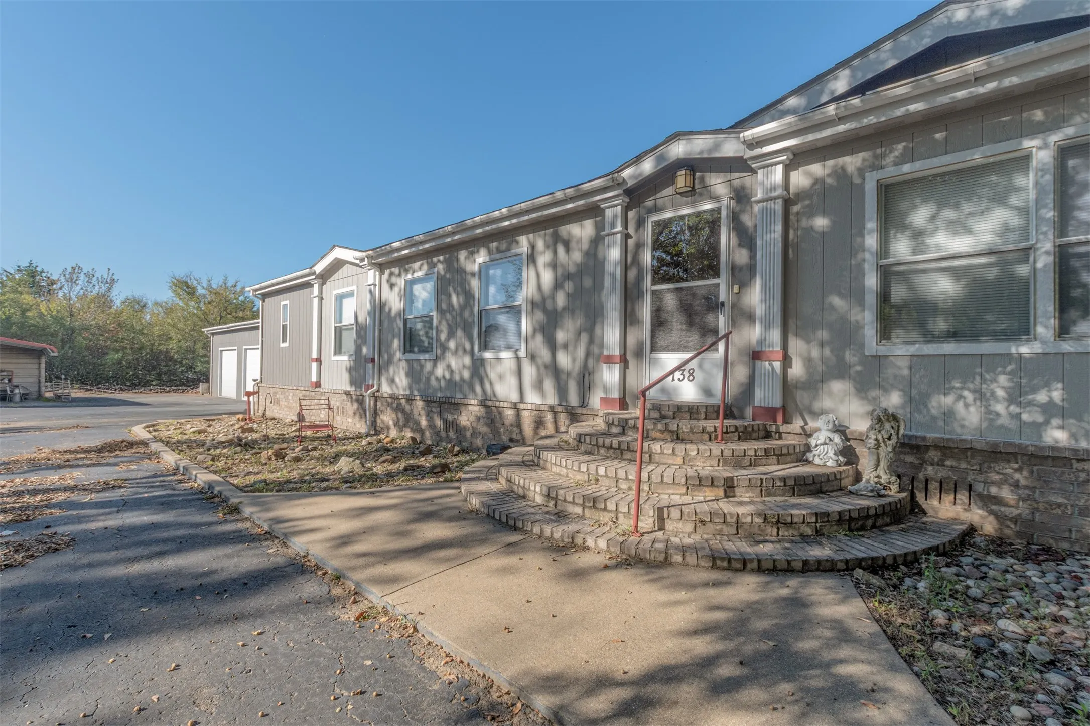 Mobile Home For Sale in Wood County , 138 S Campbell Street, Alba, Texas 75410, 4 Bedroom, 2 Bathroom, 3 Garage spaces, 2,280 Sqft, built in 2008, mls#21406840, Real Estate Agent in Alba, Homes For Sale in Wood county, Homes For Sale in Alba, Realtor in Alba Texas, Real Estate Brokerage Independent Realty Texas, Luminita Cordes Realtor