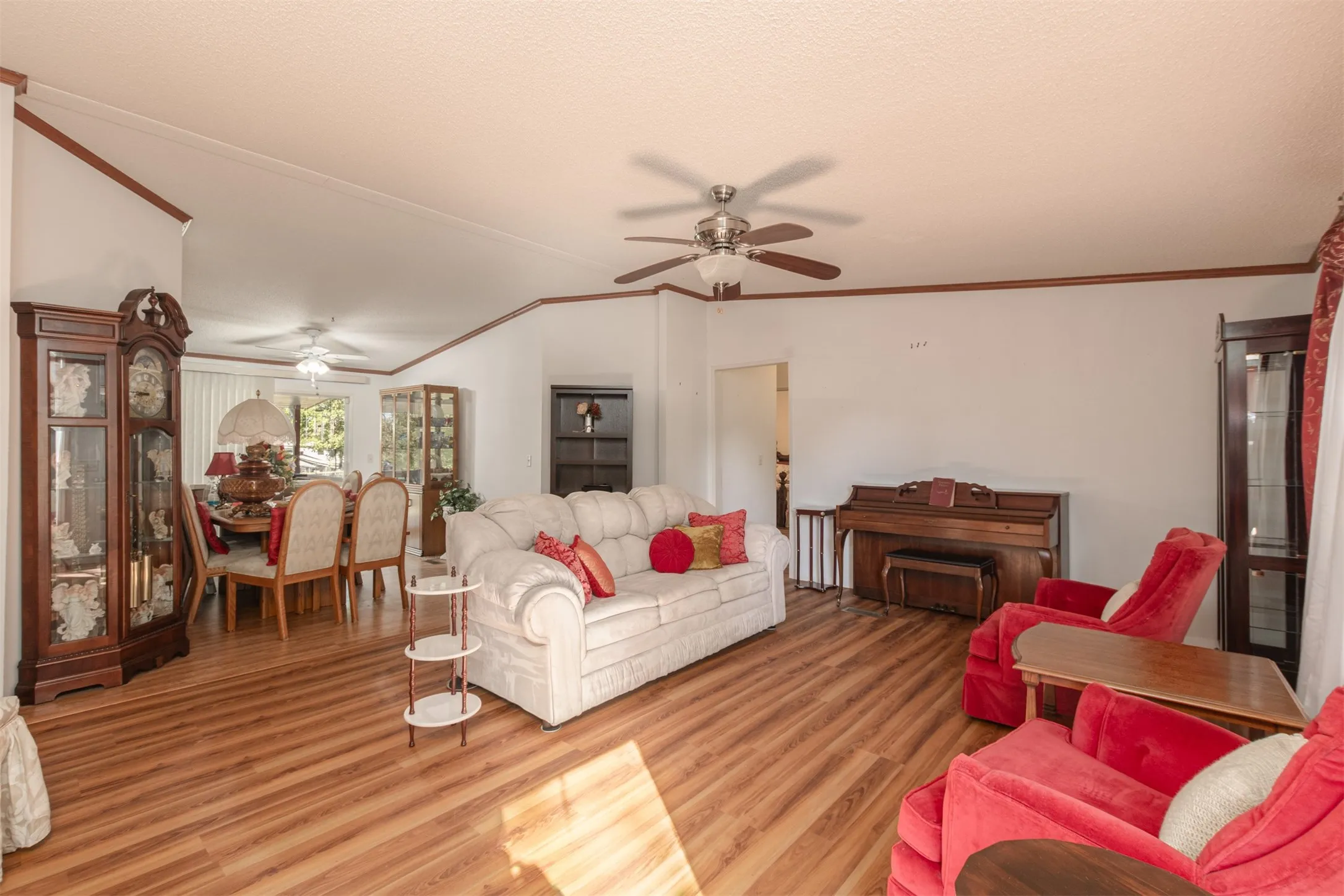 Mobile Home For Sale in Wood County , 138 S Campbell Street, Alba, Texas 75410, 4 Bedroom, 2 Bathroom, 3 Garage spaces, 2,280 Sqft, built in 2008, mls#21406840, Real Estate Agent in Alba, Homes For Sale in Wood county, Homes For Sale in Alba, Realtor in Alba Texas, Real Estate Brokerage Independent Realty Texas, Luminita Cordes Realtor