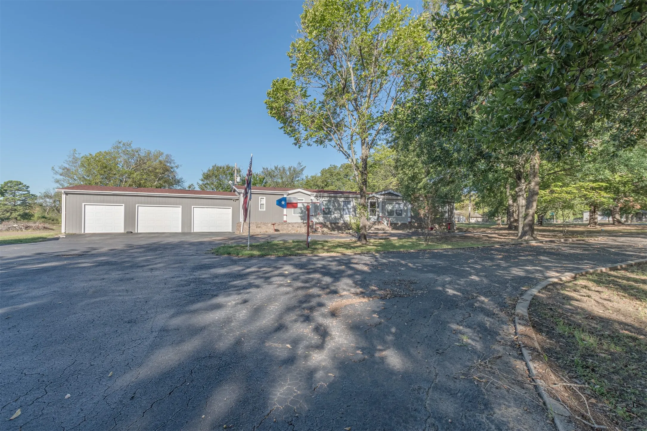 Mobile Home For Sale in Wood County , 138 S Campbell Street, Alba, Texas 75410, 4 Bedroom, 2 Bathroom, 3 Garage spaces, 2,280 Sqft, built in 2008, mls#21406840, Real Estate Agent in Alba, Homes For Sale in Wood county, Homes For Sale in Alba, Realtor in Alba Texas, Real Estate Brokerage Independent Realty Texas, Luminita Cordes Realtor