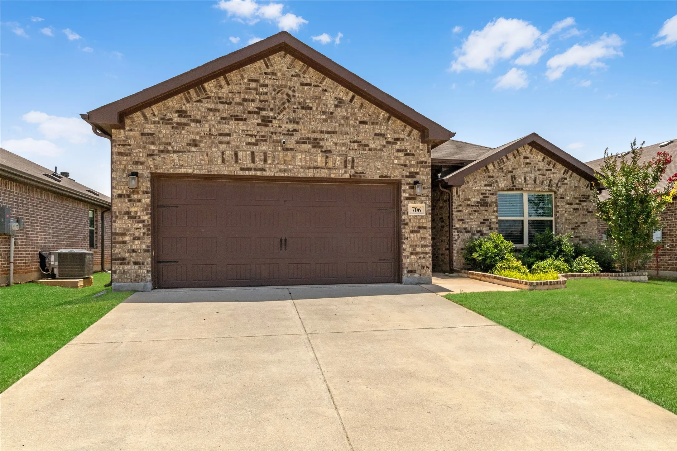 Single Family Residence For Sale in Denton County , 706 Presidio Street, Aubrey, Texas 76227, 3 Bedroom, 2 Bathroom, 2 Garage spaces, 1,878 Sqft, built in 2022, mls#21404109, Real Estate Agent in Aubrey, Homes For Sale in Denton county, Homes For Sale in Aubrey, Realtor in Aubrey Texas, Real Estate Brokerage Independent Realty Texas, Luminita Cordes Realtor