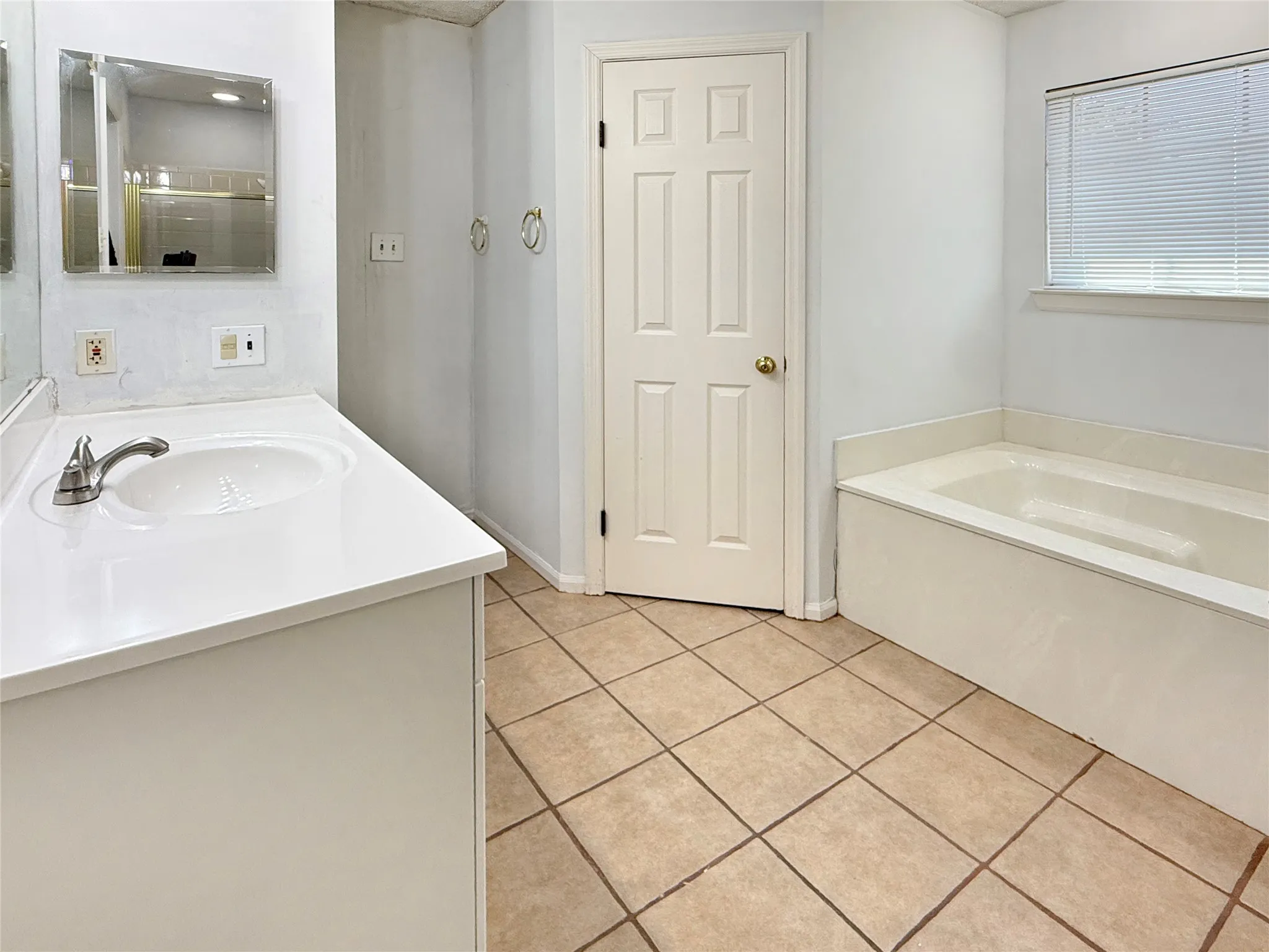 Primary Ensuite Bathroom with separate shower and Tub and dual Walk-in-Closests